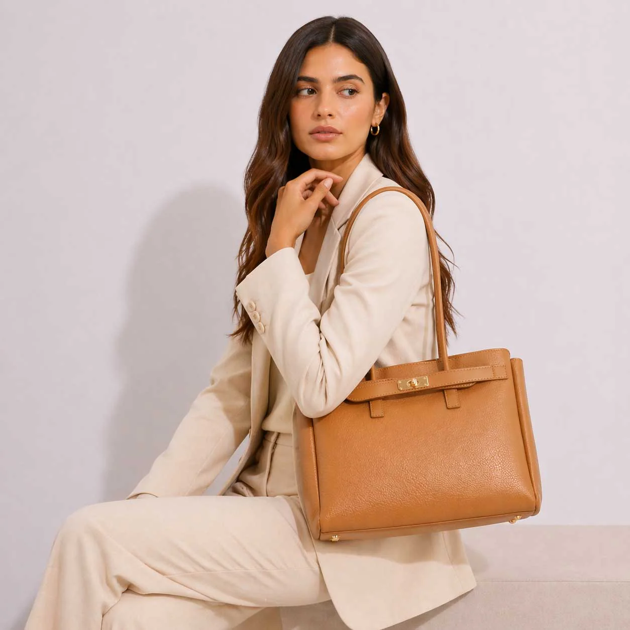 Borsa a spalle da donna in pelle marrone chiaro Giulia - Image 2