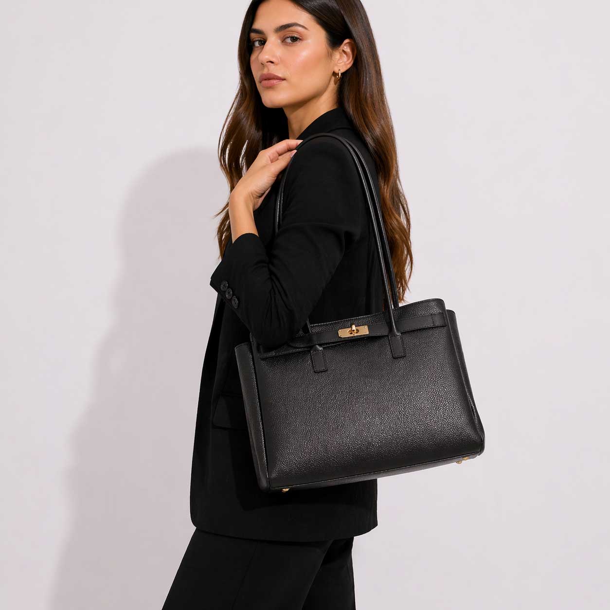 Borsa a spalle da donna in pelle nera Giulia - Image 2