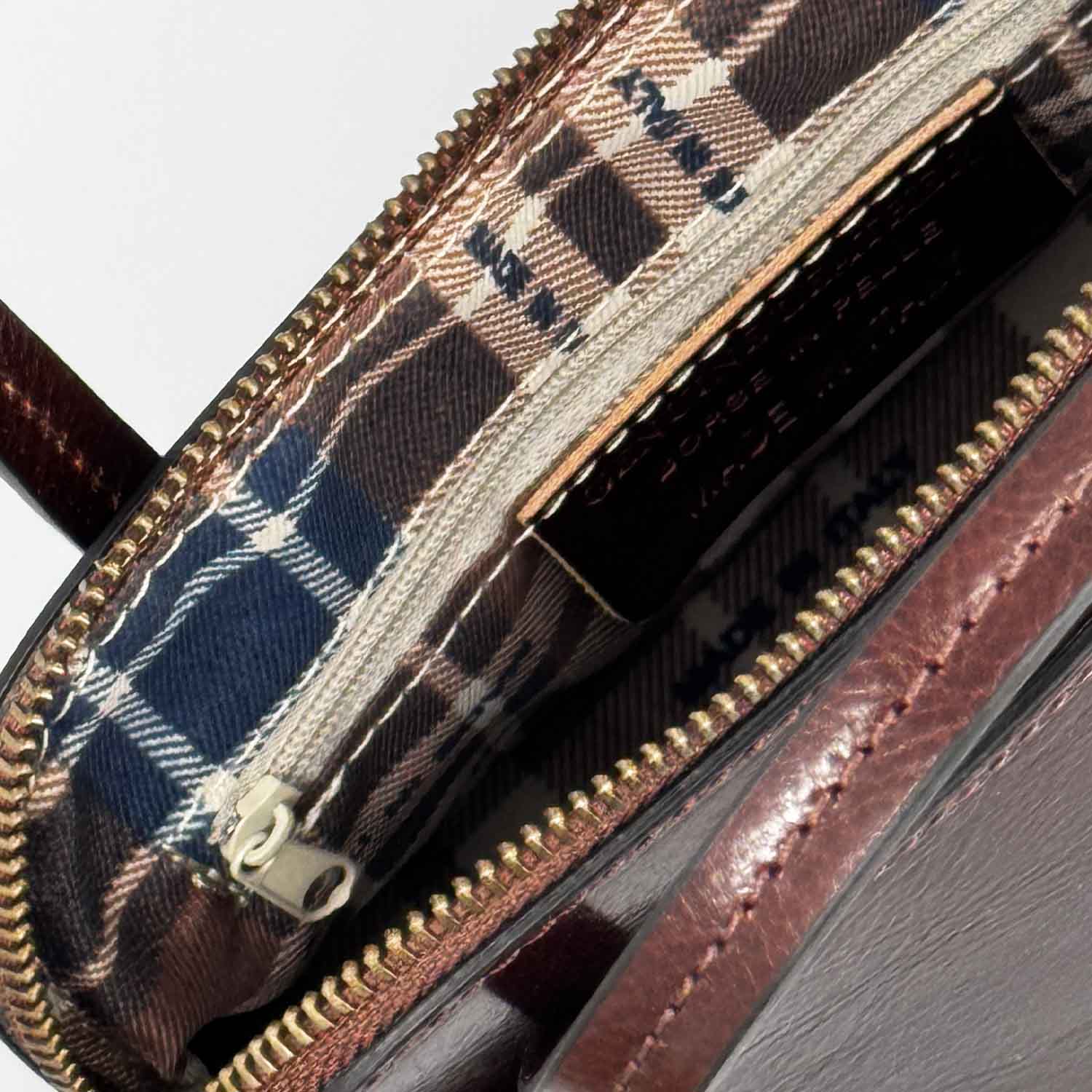 Borsa a tracolla Livia da donna in pelle marrone scuro semi lucida - Image 4
