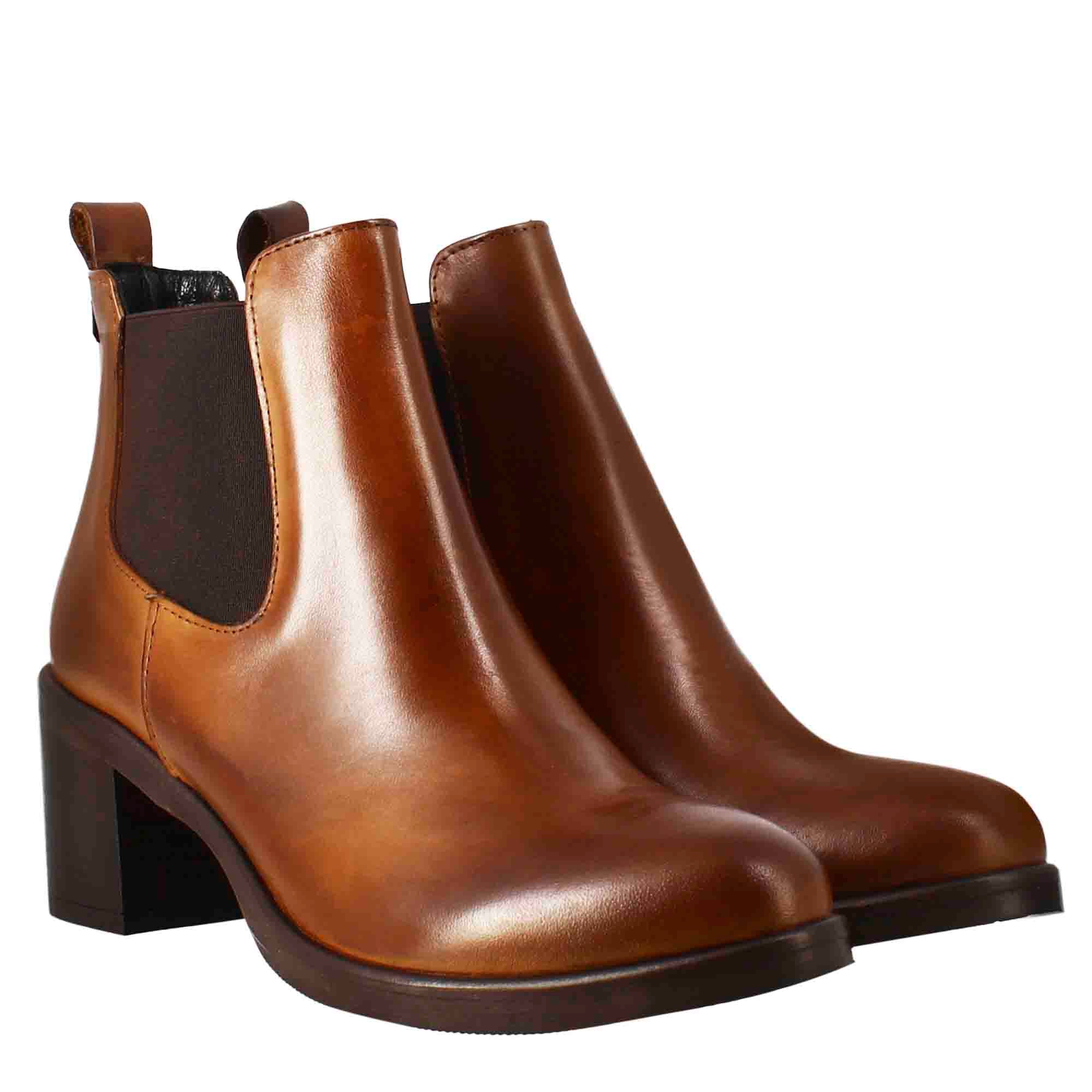 Chelsea da donna liscio con tacco medio in pelle marrone - Image 7