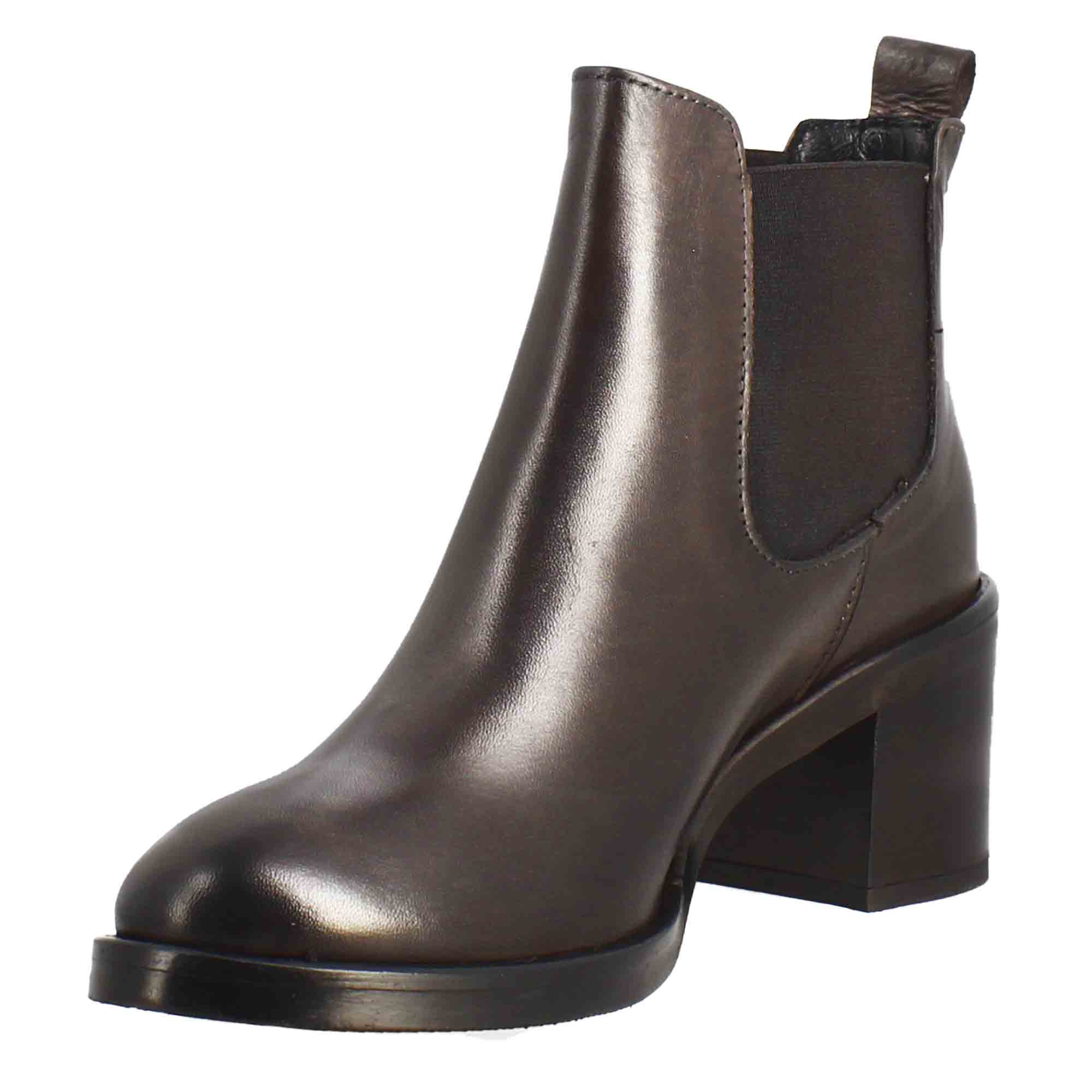 Chelsea da donna liscio con tacco medio in pelle marrone scuro - Image 4