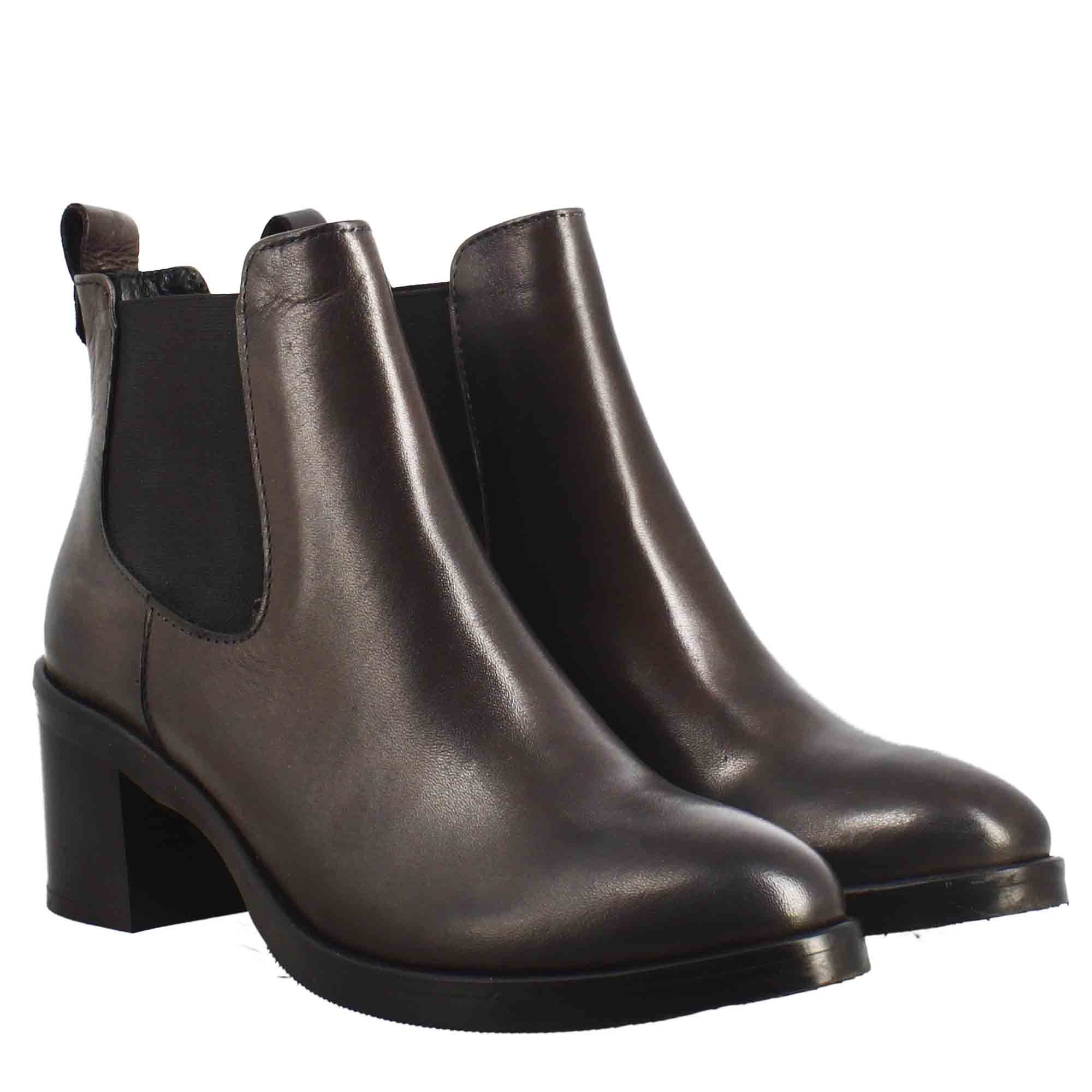 Chelsea da donna liscio con tacco medio in pelle marrone scuro - Image 7
