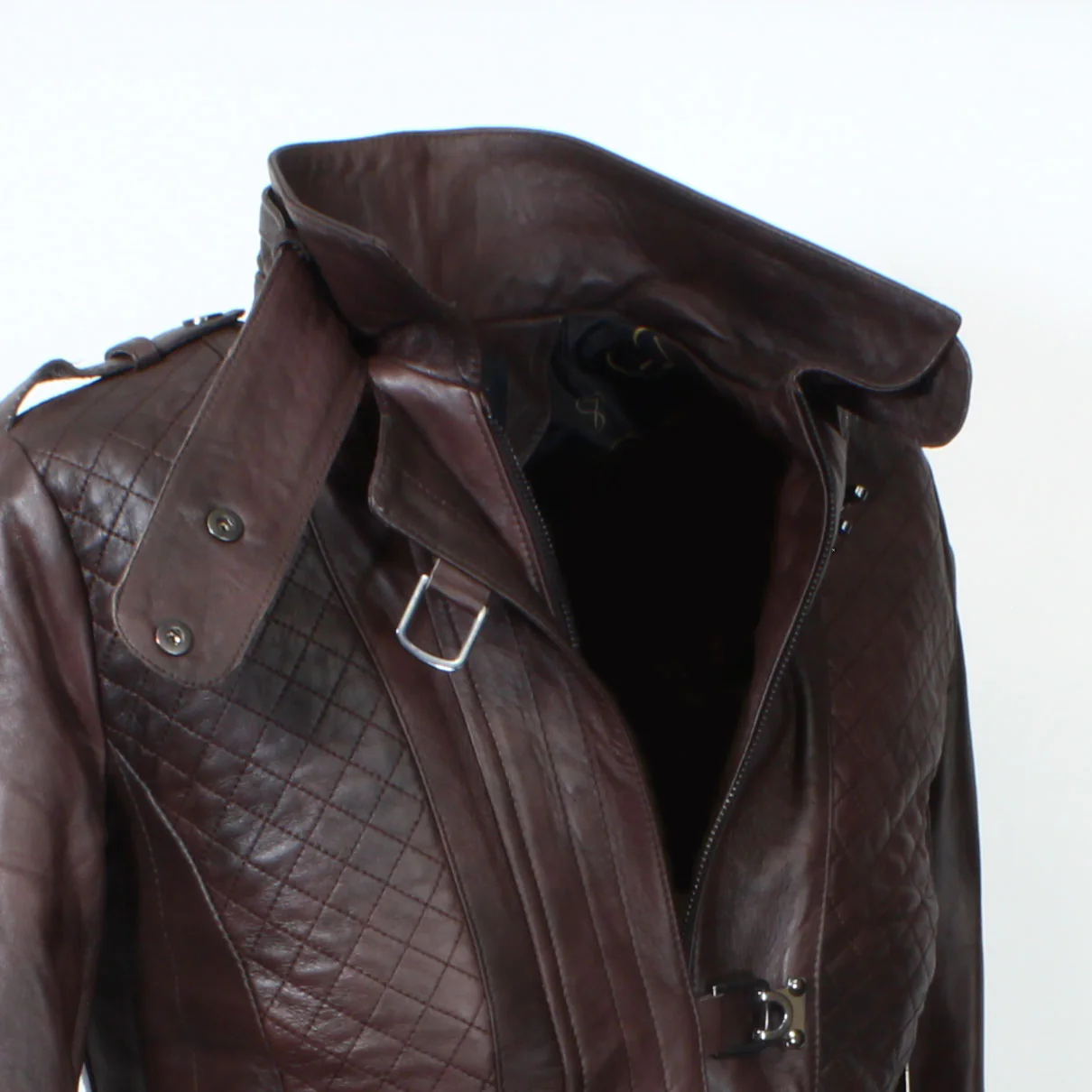 Giacca da donna in pelle marrone scuro con dettagli trapuntati - Image 4