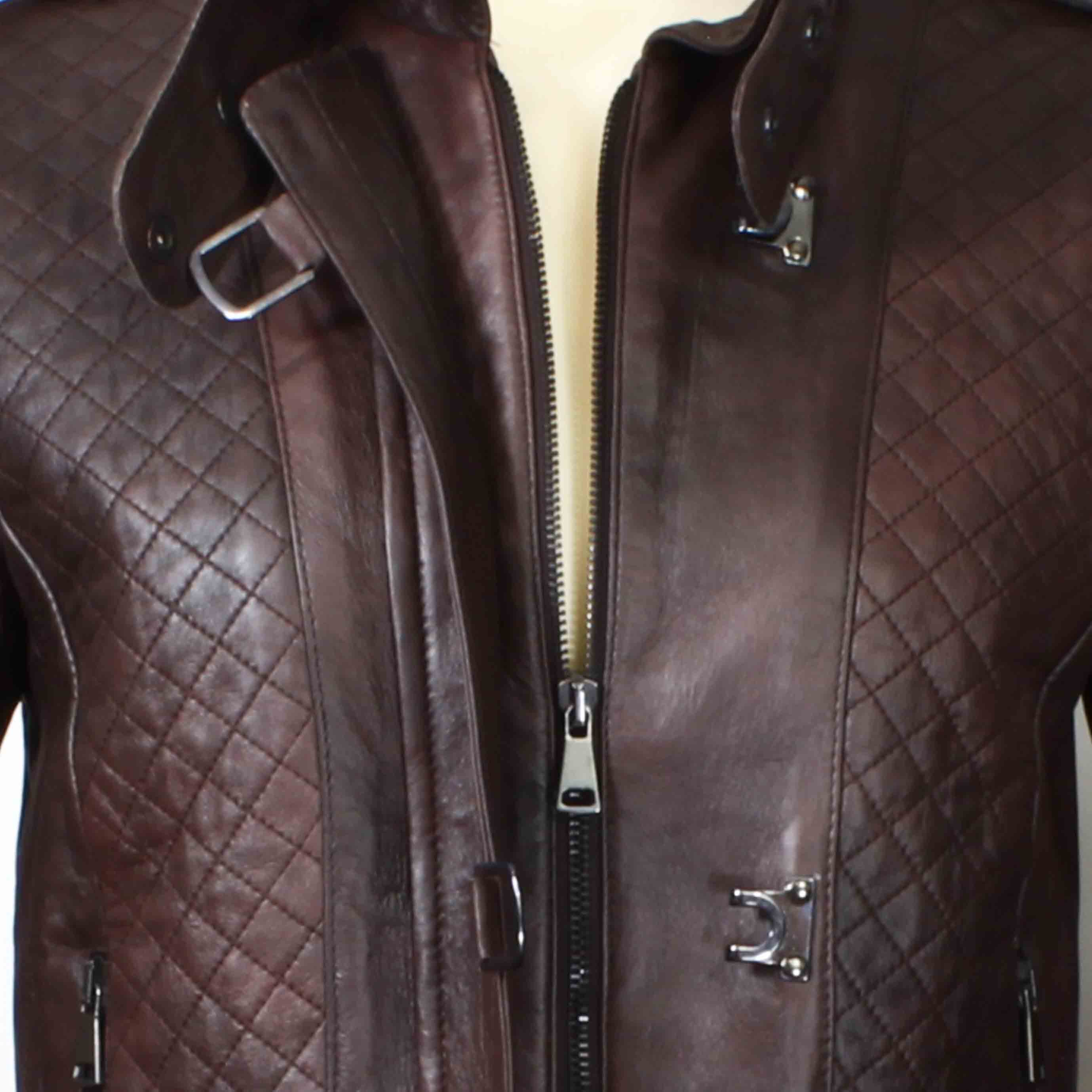 Giacca da donna in pelle marrone scuro con dettagli trapuntati - Image 5