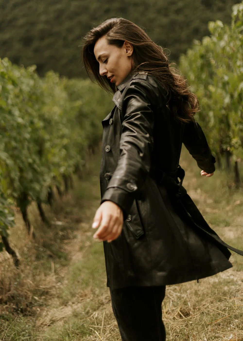 Giacca da donna stile trench in pelle alta qualità colore nero - Image 2