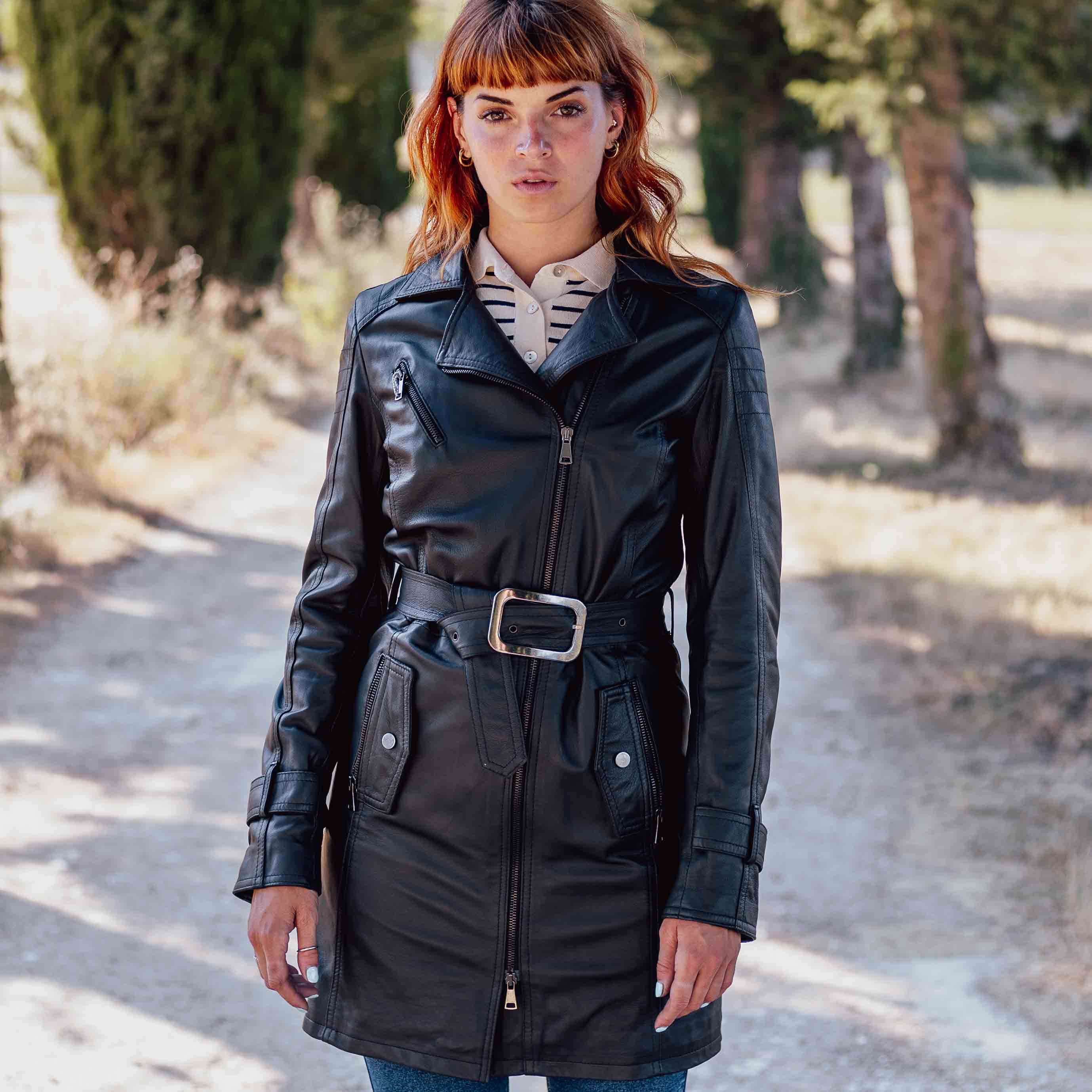 Giacca lunga da donna in pelle nera - Image 2