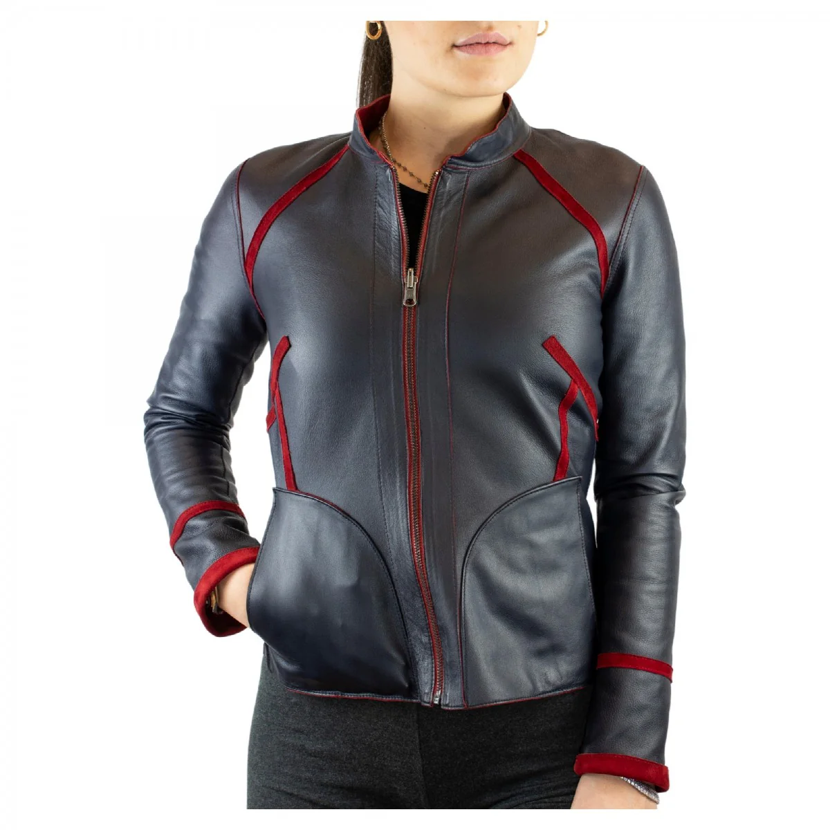 Giacca reversibile Astrid da donna fatta a mano in pelle di renna rossa e pelle di agnello nera - Image 4