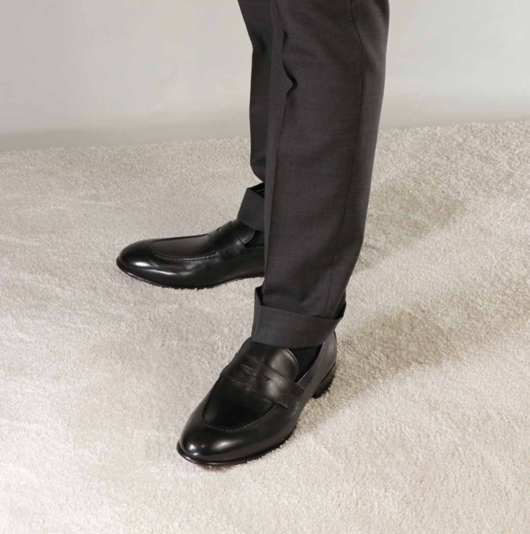 Mocassino classico da uomo in pelle colore nero - Image 2
