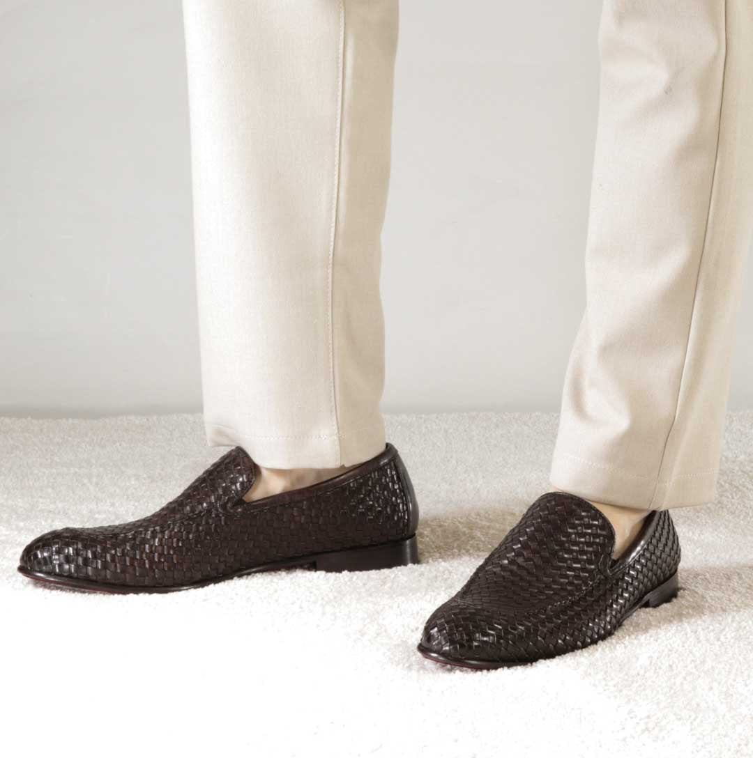 Mocassino classico da uomo in pelle intrecciata colore marrone scuro - Image 4