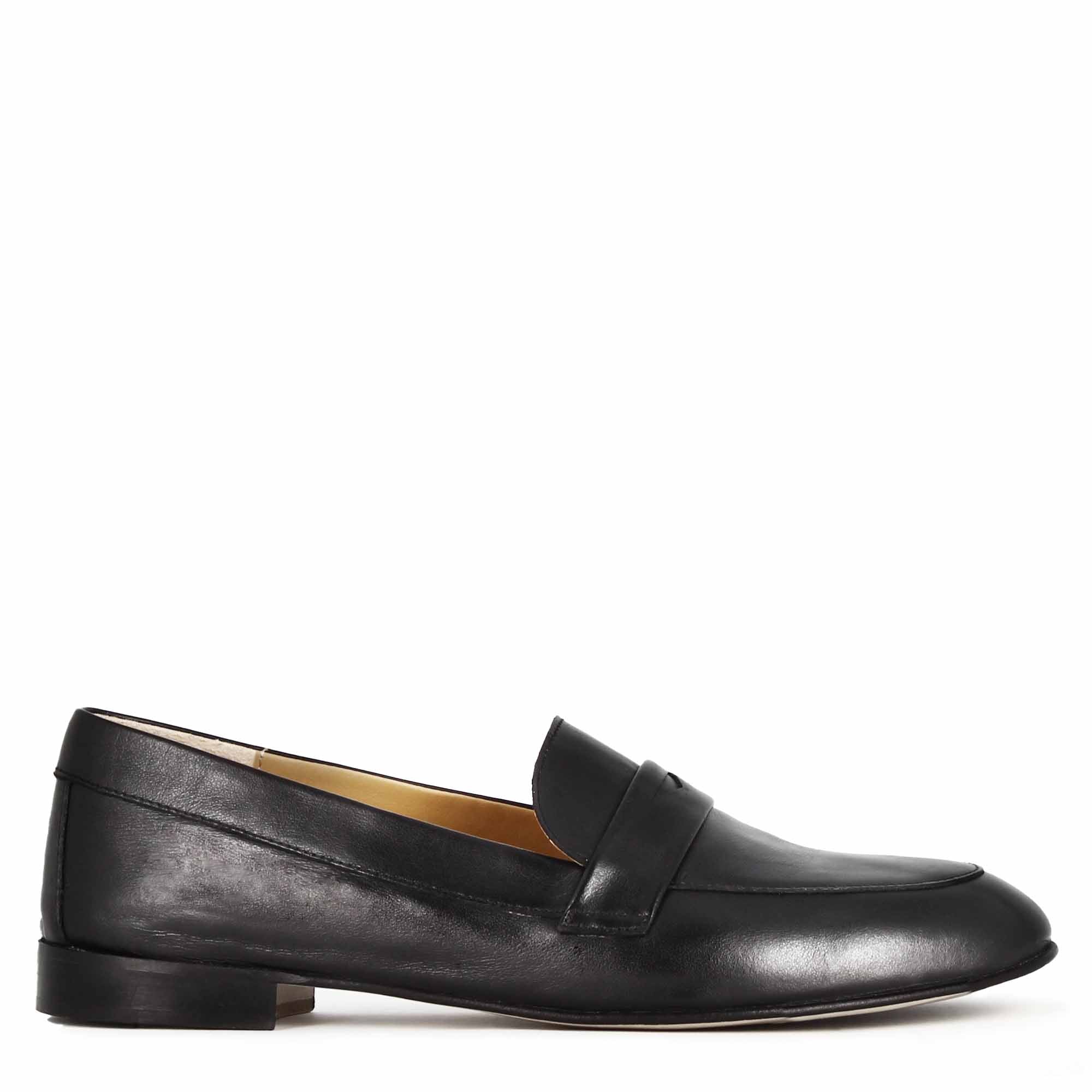 Mocassino da donna classico in pelle colore nero fatti a mano - Image 3