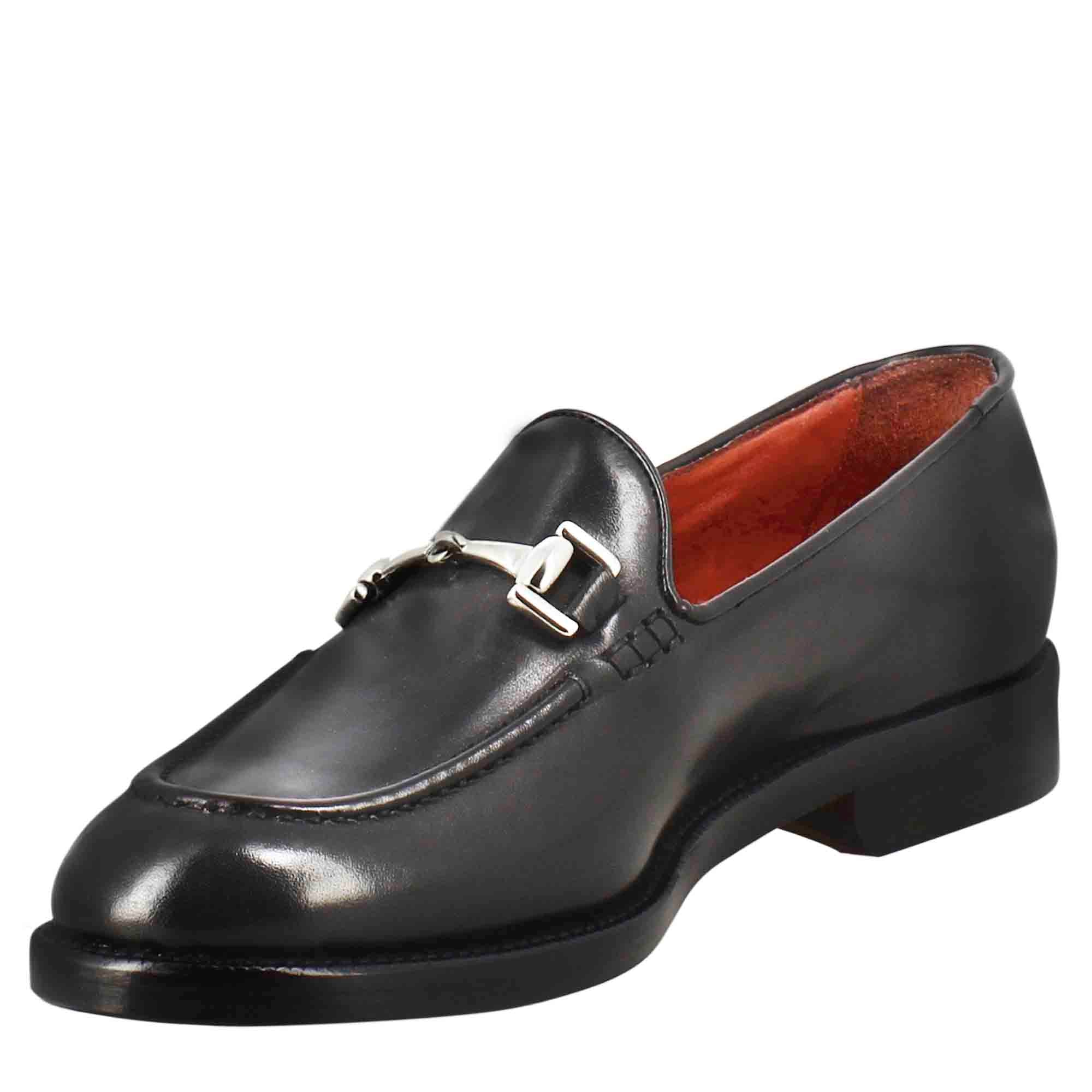 Mocassino da donna in pelle colore nero con fibbia - Image 4