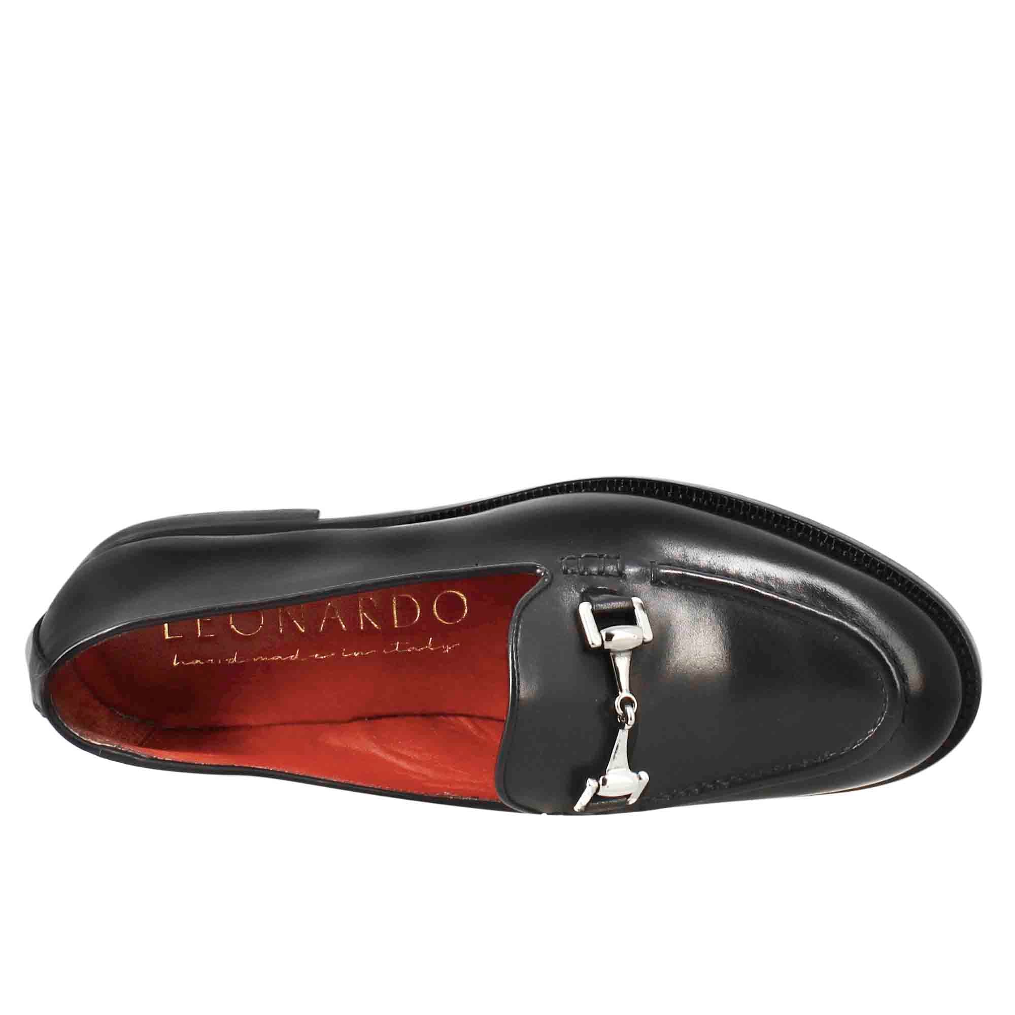 Mocassino da donna in pelle colore nero con fibbia - Image 5