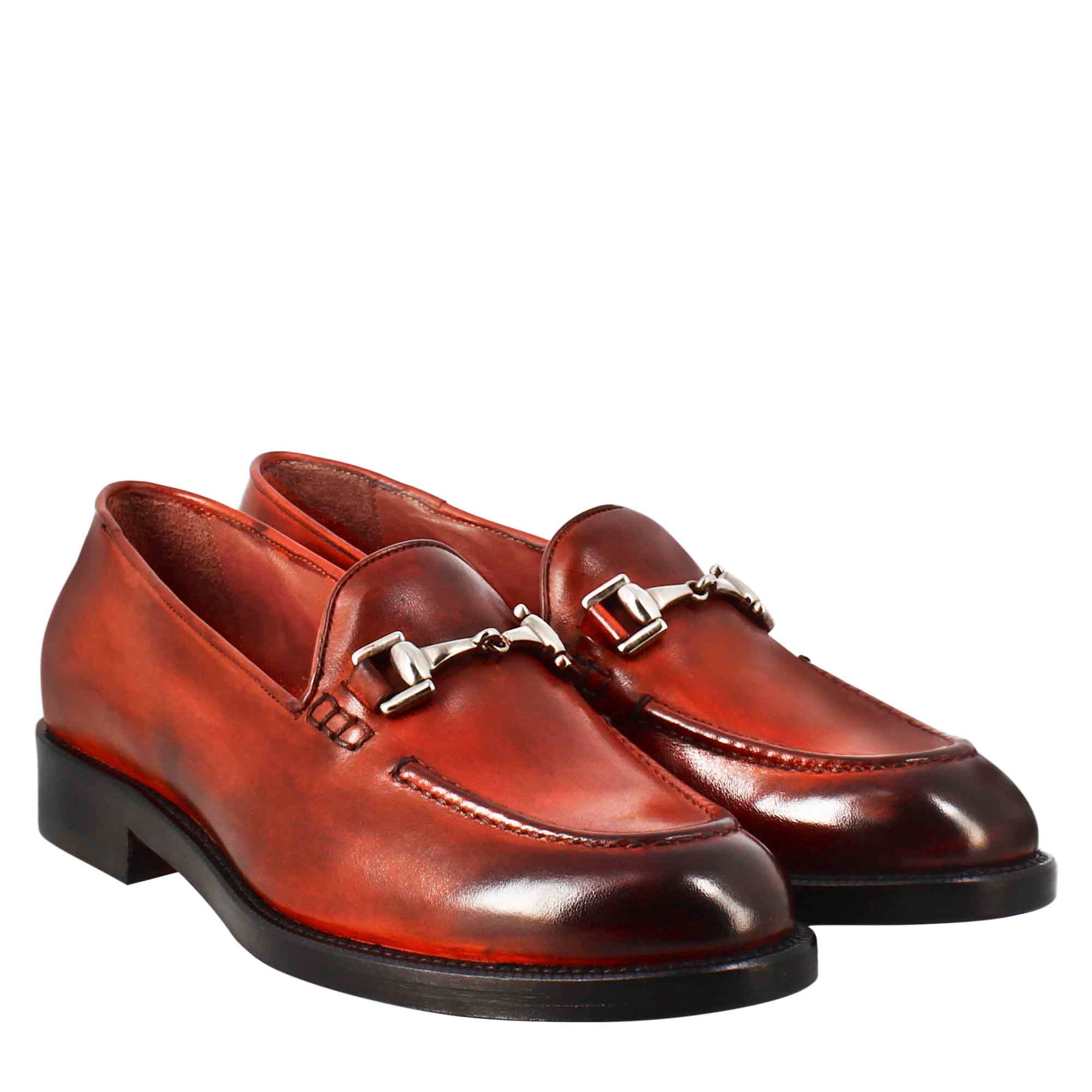 Mocassino da donna in pelle colore rosso con fibbia - Image 7
