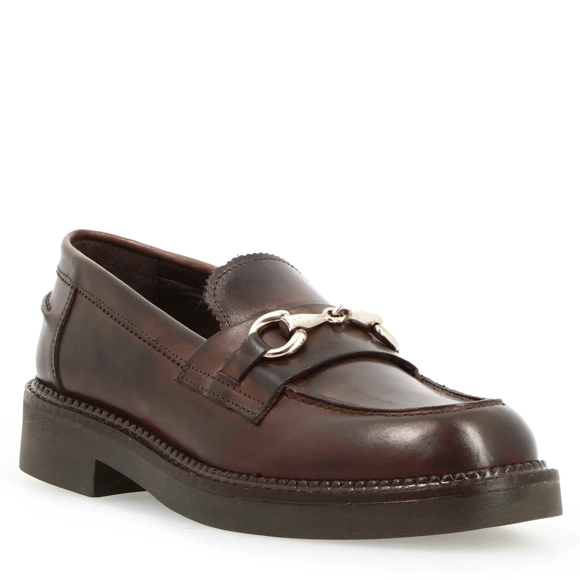 Mocassino da donna fondo robusto in pelle marrone scuro con fibbia