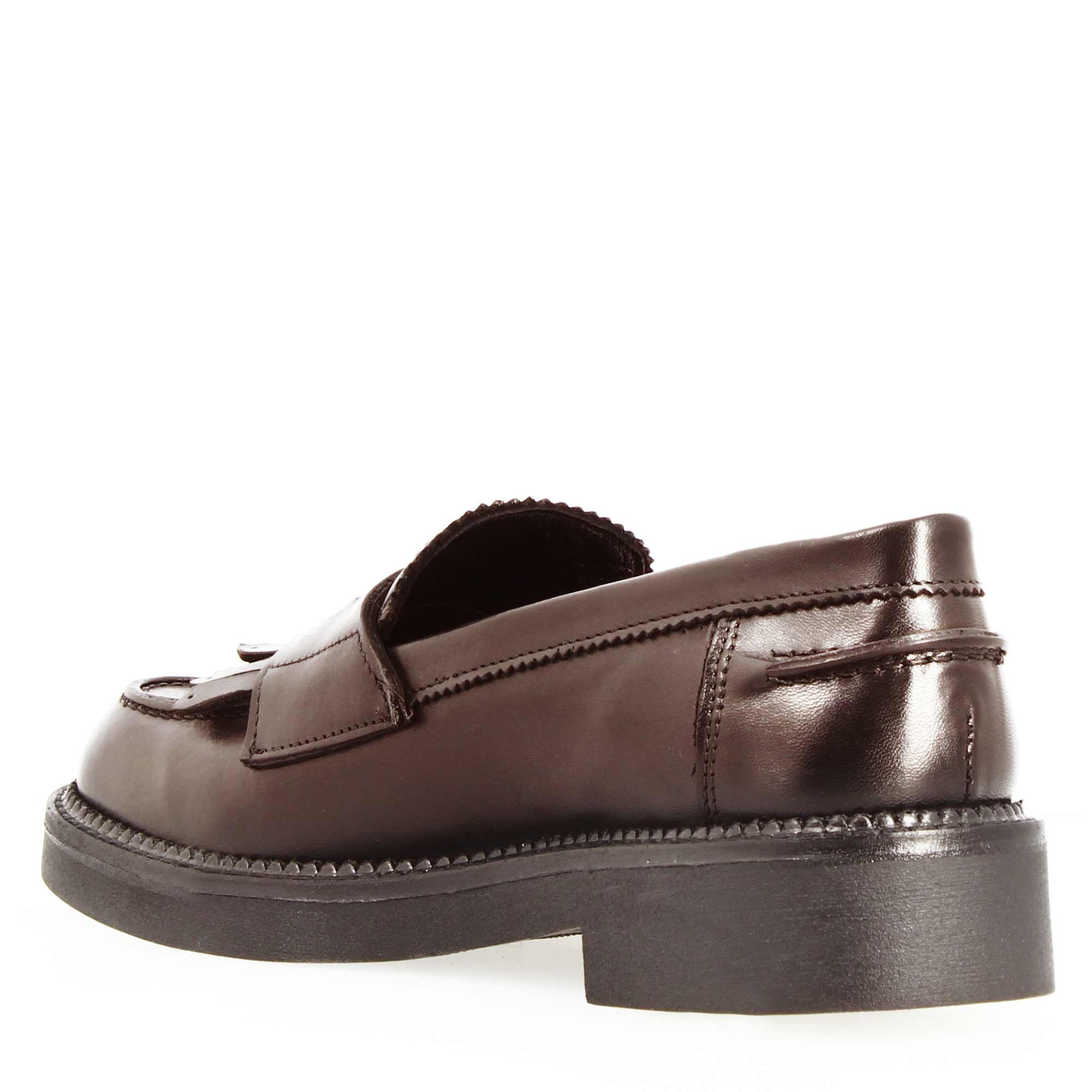 Mocassino da donna fondo robusto in pelle marrone scuro con frange - Image 4