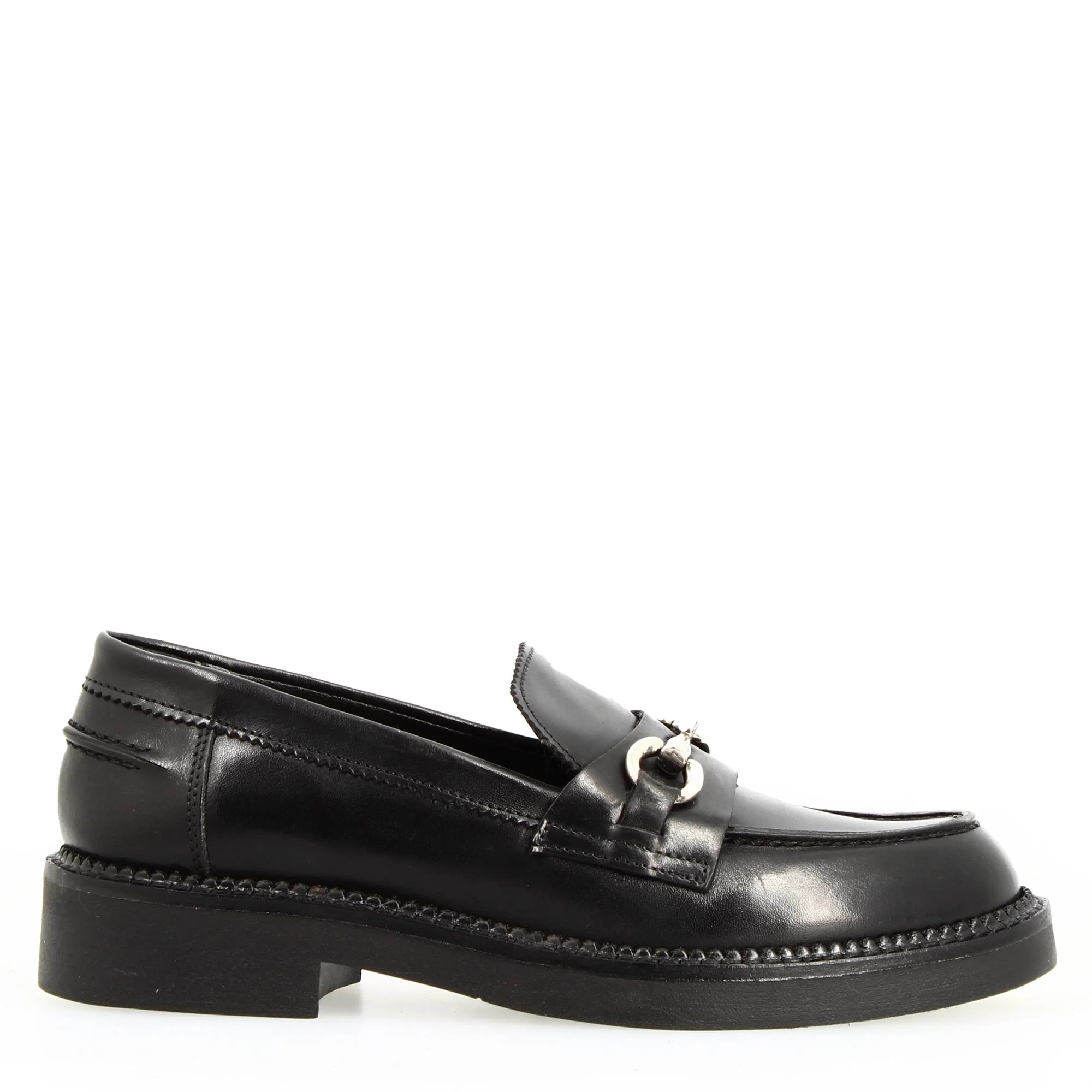 Mocassino da donna fondo robusto in pelle nera con fibbia - Image 3