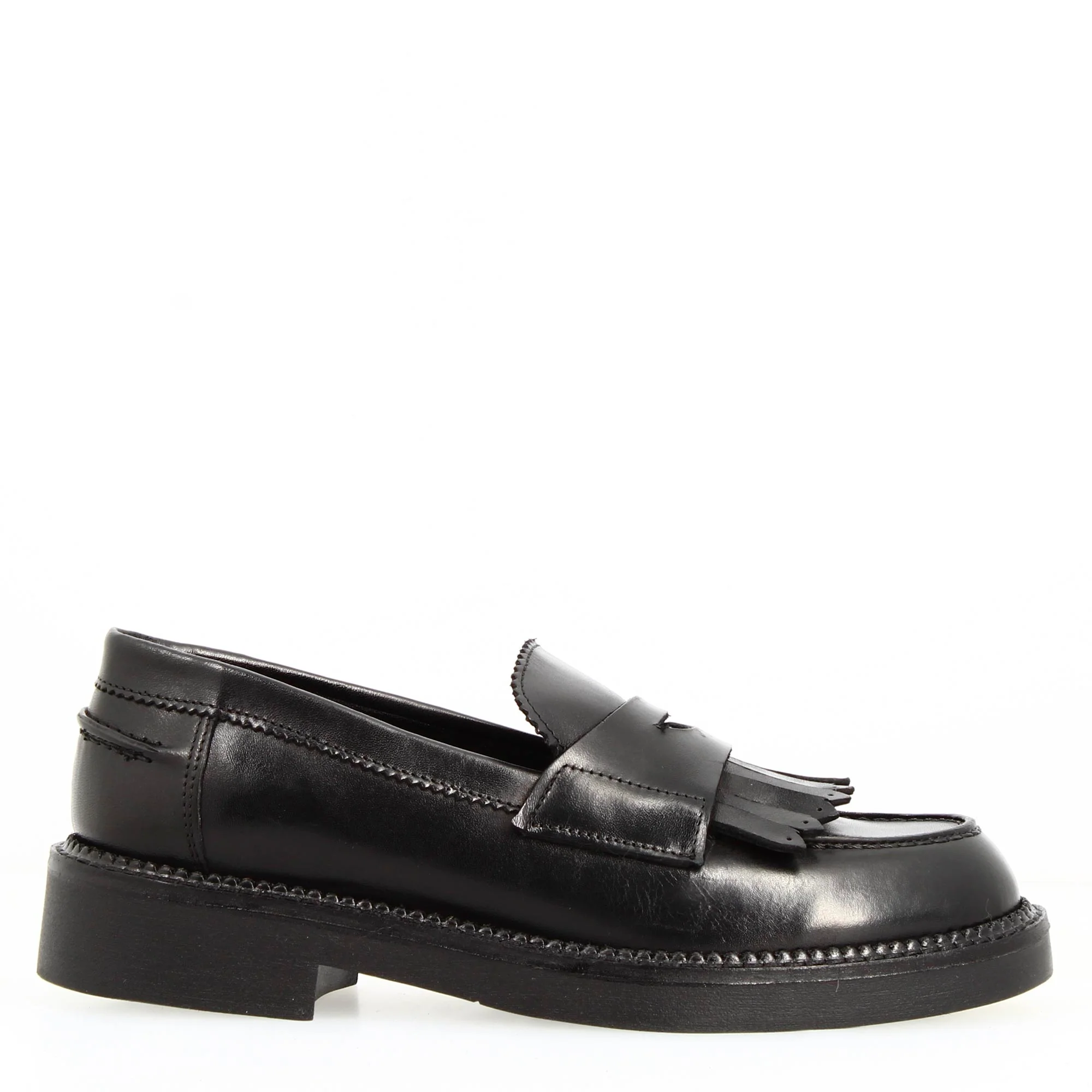 Mocassino da donna fondo robusto in pelle nera con frange - Image 2