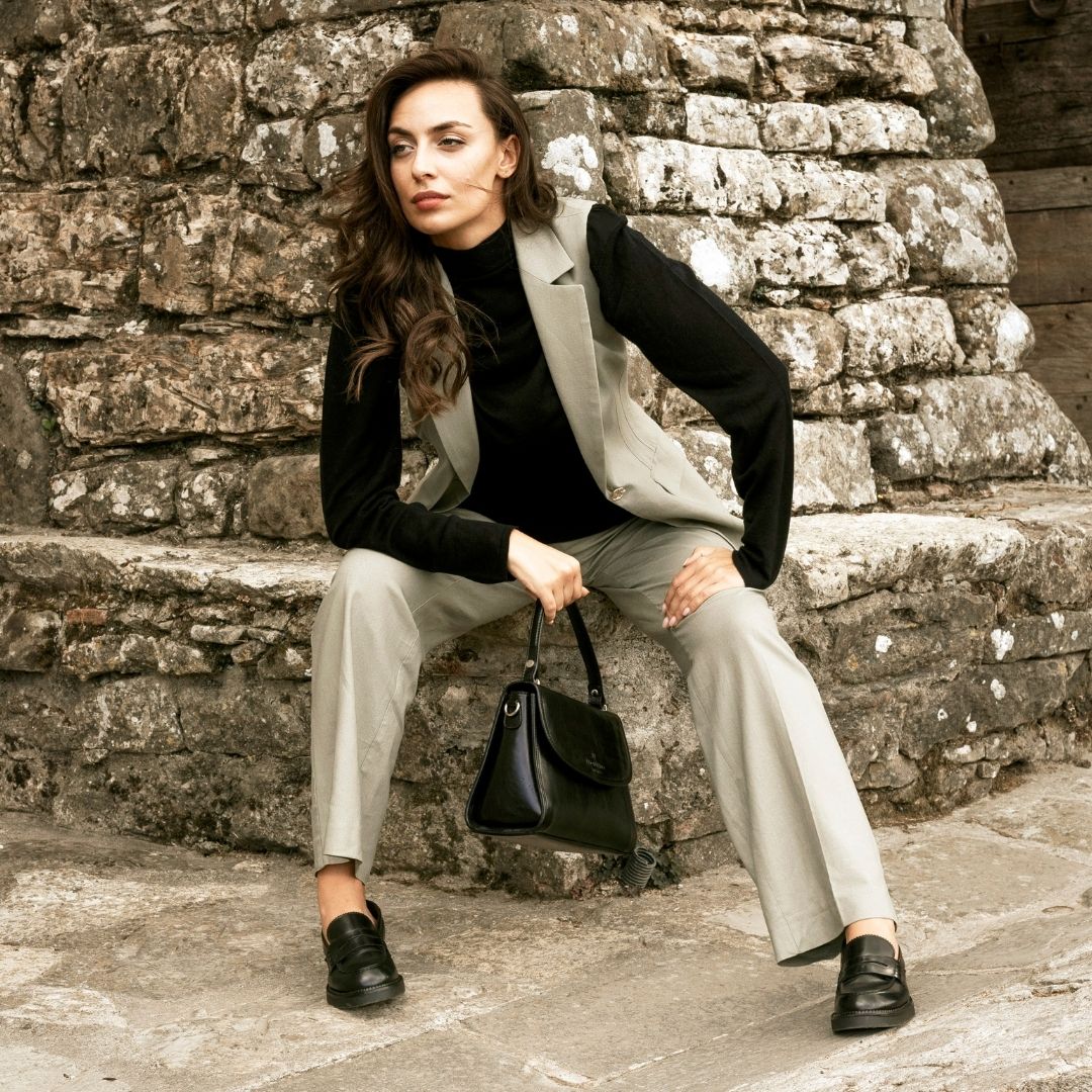 Mocassino da donna fondo robusto in pelle spazzolata nero - Image 2
