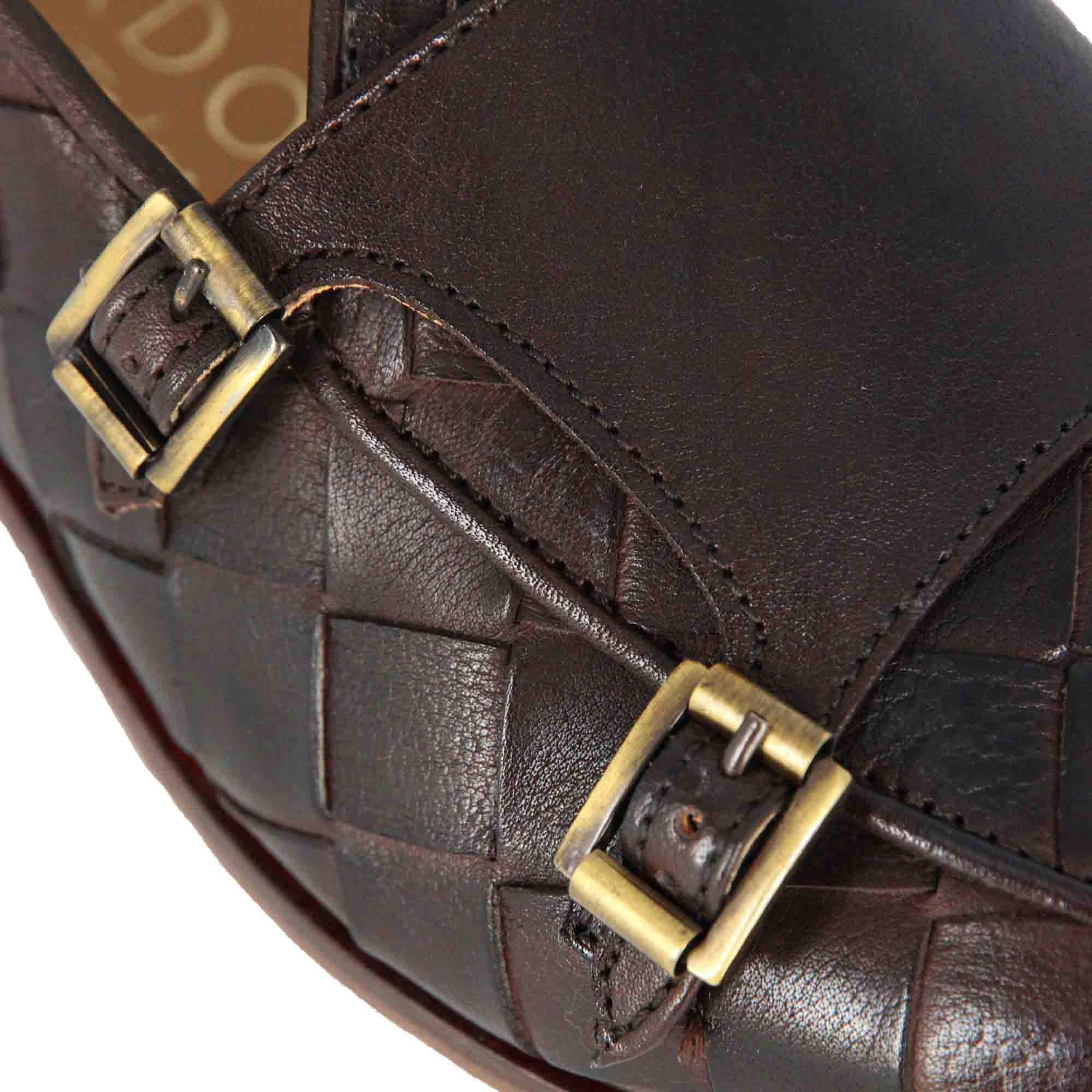 Mocassino marrone scuro con doppia fibbia dorata da uomo in pelle intrecciata - Image 3