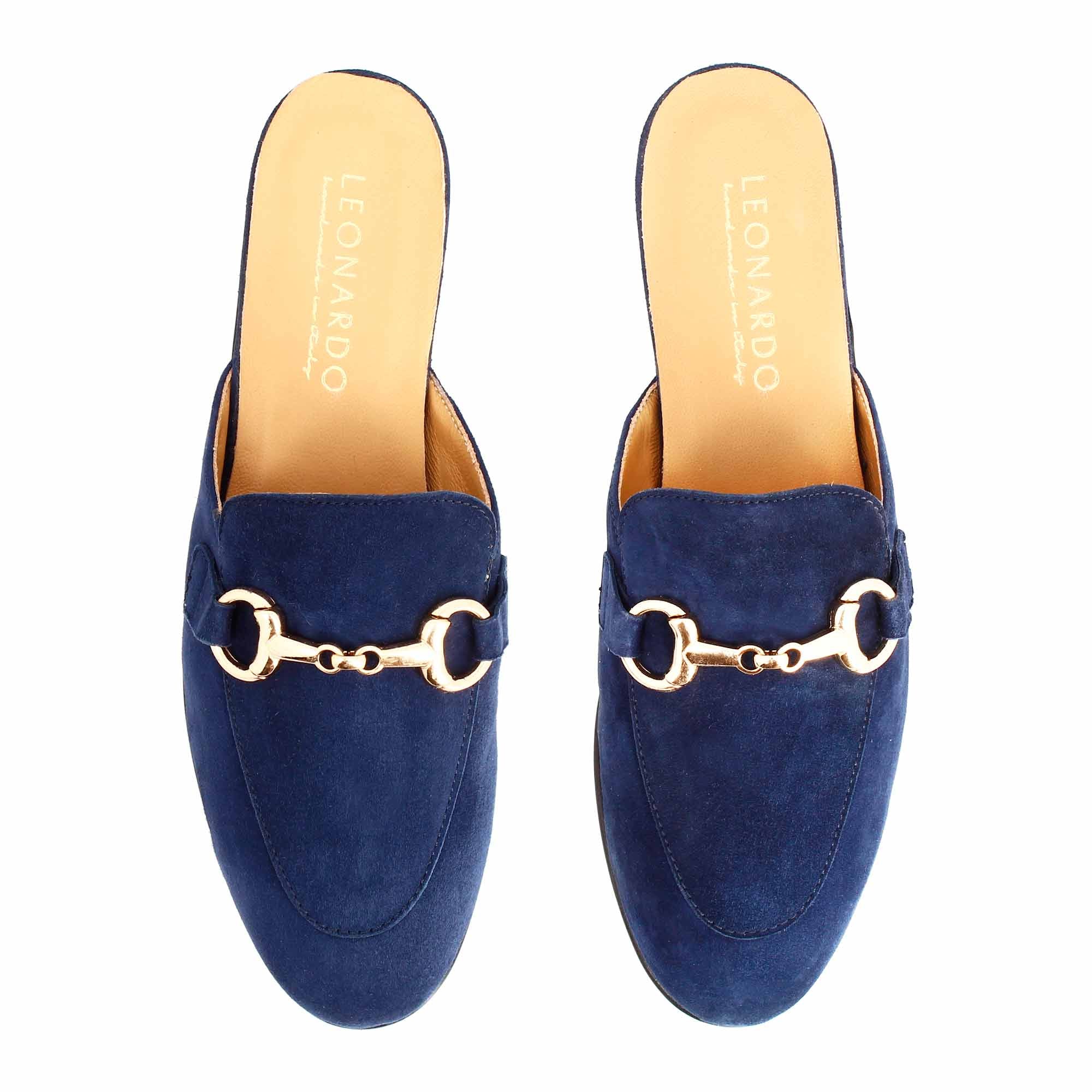 Sabot da donna in pelle scamosciata blu con fibbia oro - Image 2