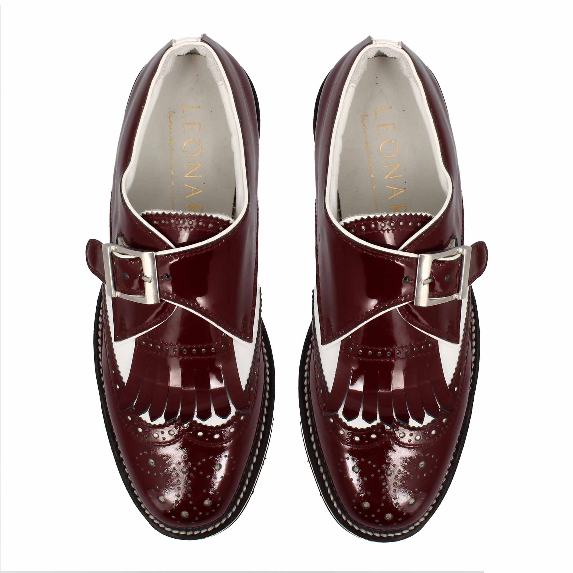 Scarpe con fibbia da golf in pelle bianca e vernice bordeaux - Image 2