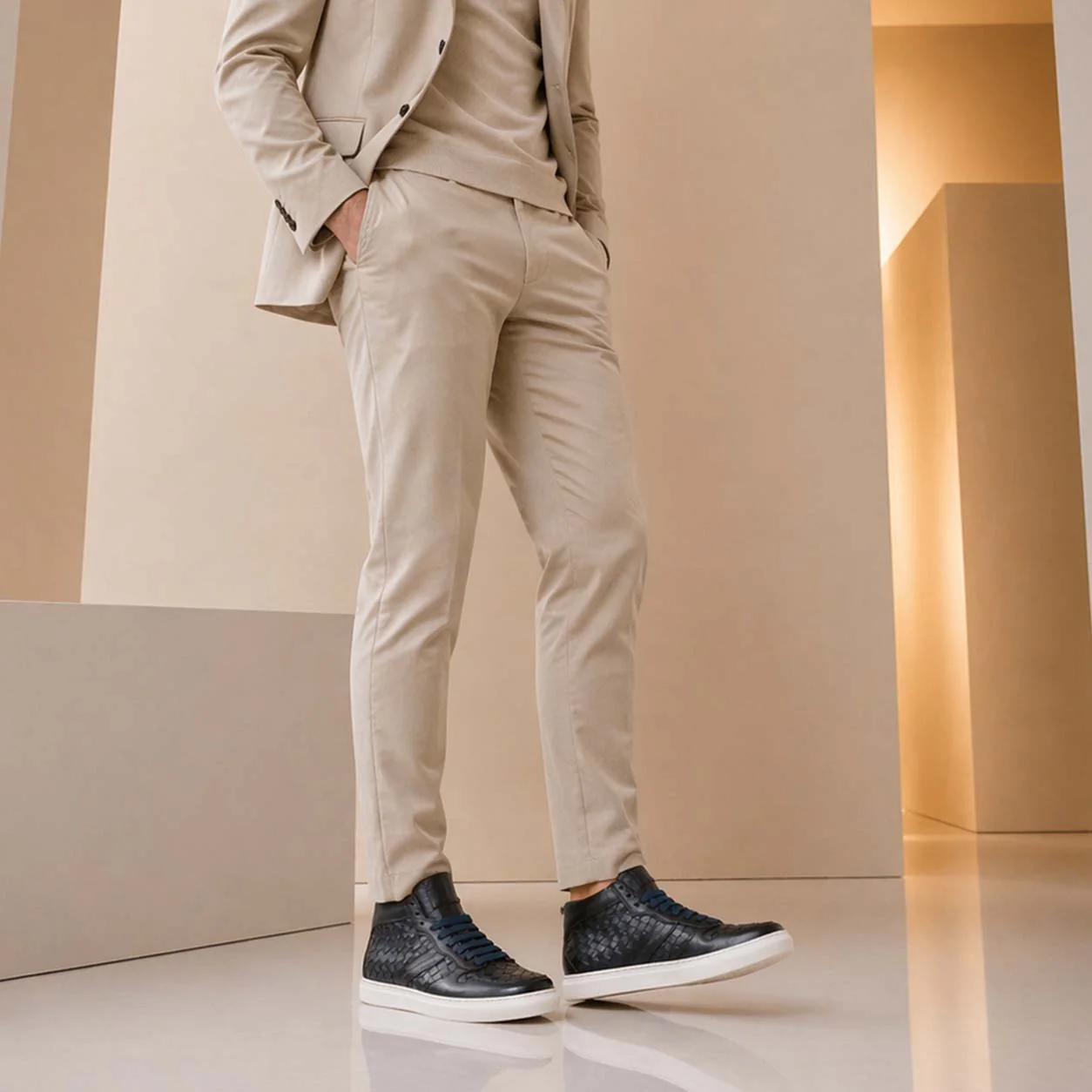 Sneaker alti da uomo in pelle blu intrecciata Domizio - Image 2