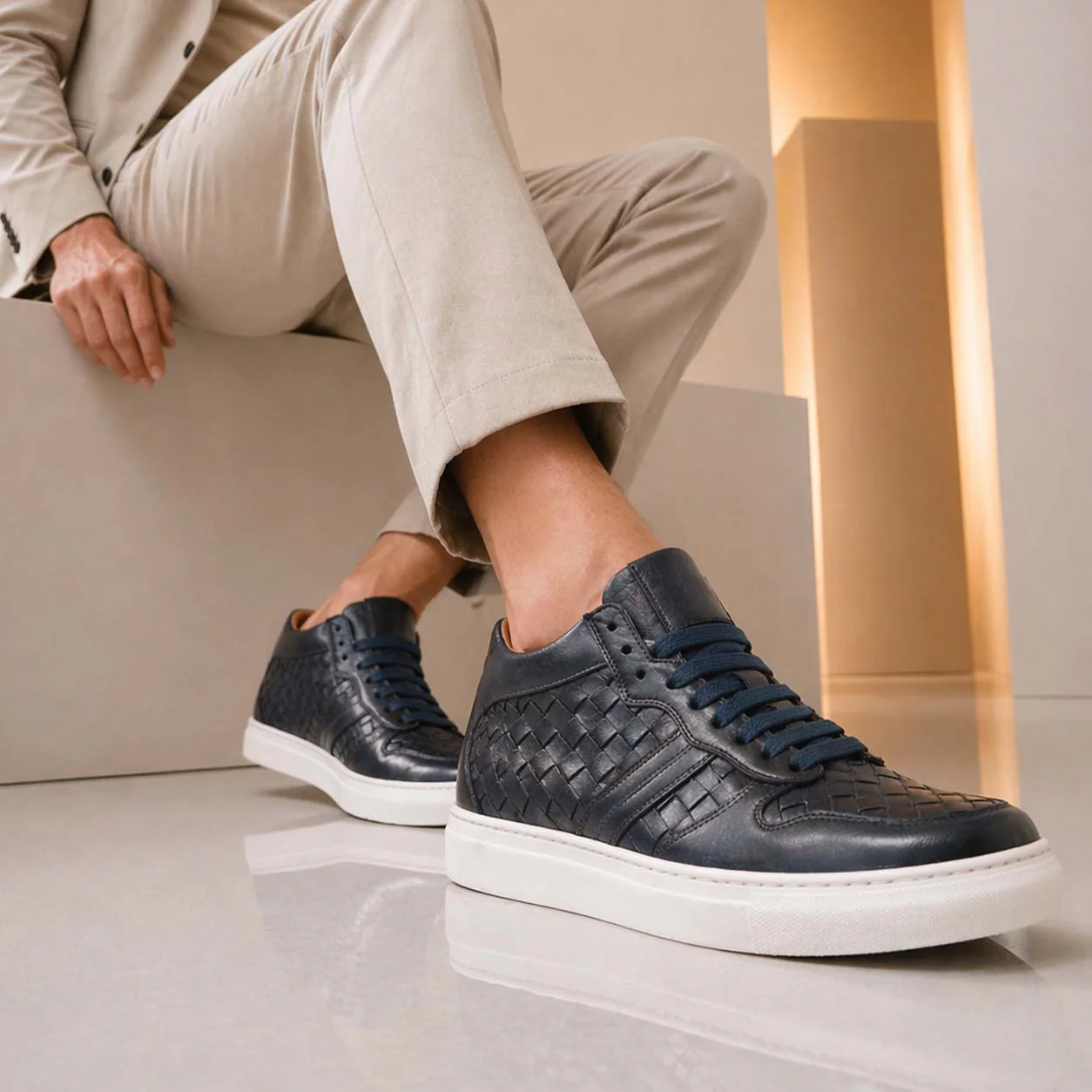 Sneaker alti da uomo in pelle blu intrecciata Domizio - Image 4