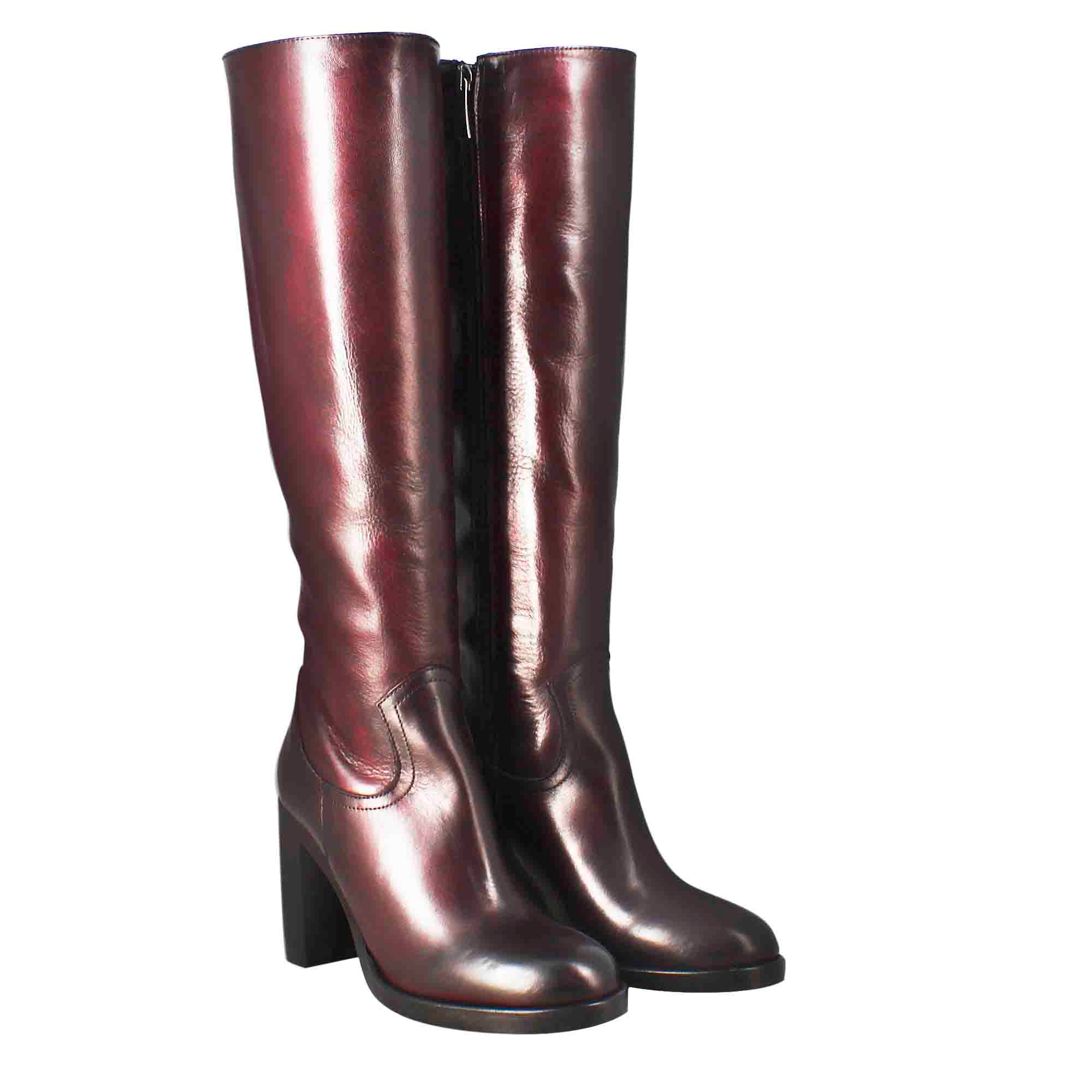 Stivale al ginocchio da donna liscio con tacco alto in pelle bordeaux - Image 5