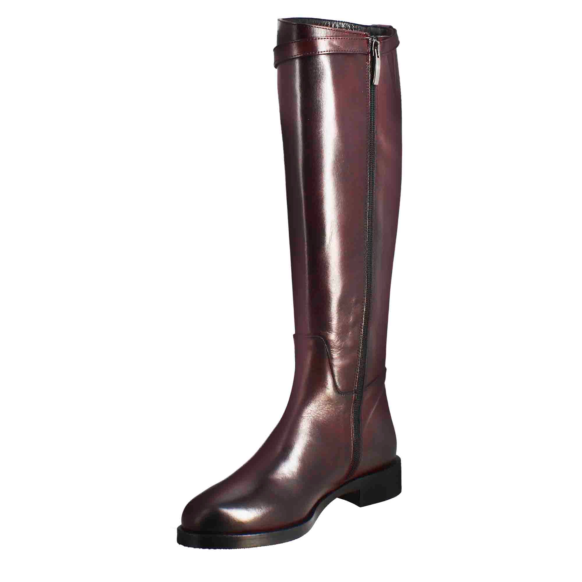 Stivale al ginocchio da donna liscio con tacco basso in pelle colore bordeaux - Image 4