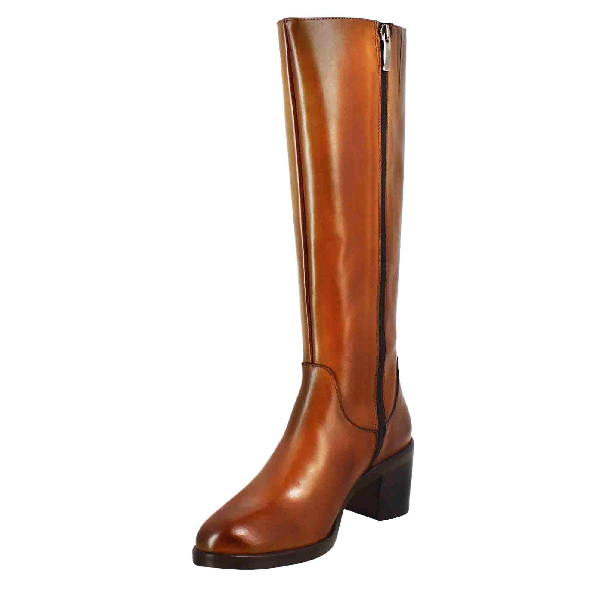 Stivale al ginocchio da donna liscio con tacco medio in pelle marrone - Image 4