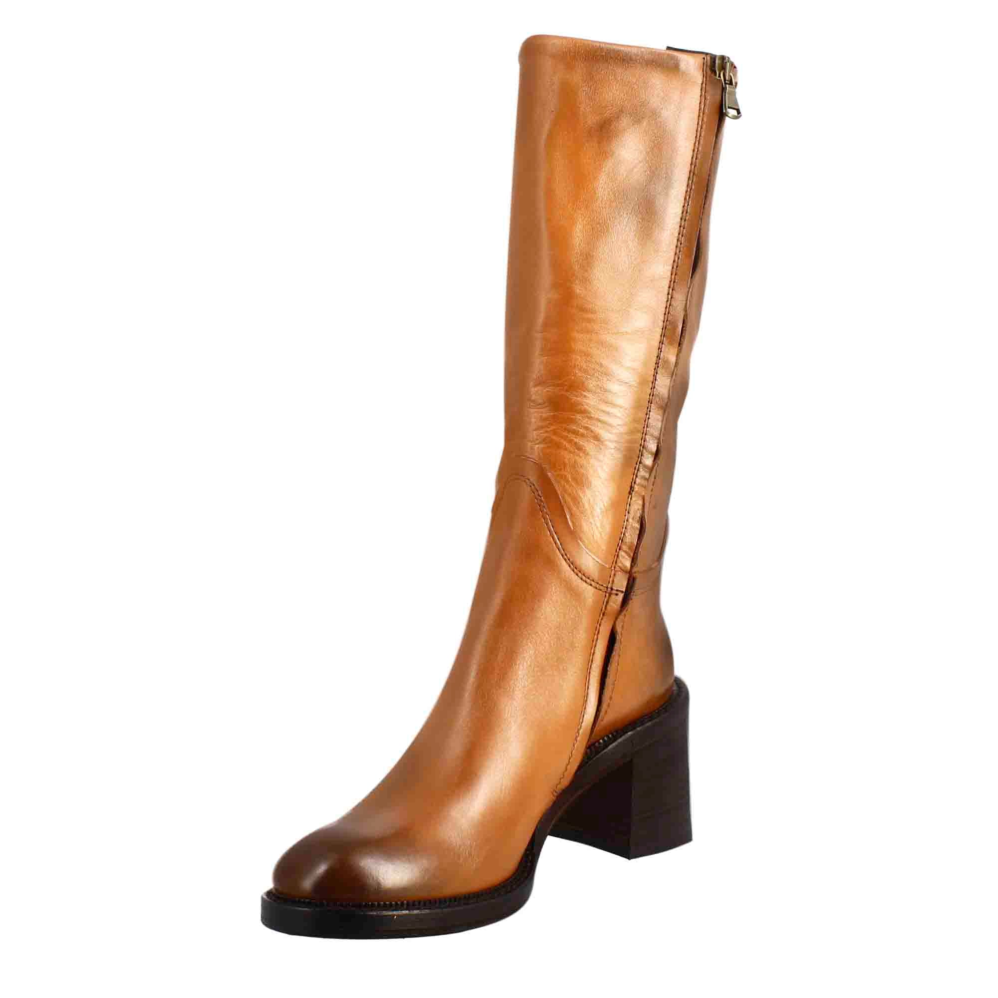 Stivale diver altezza polpaccio da donna con tacco in pelle lavata colore cuoio scuro - Image 5