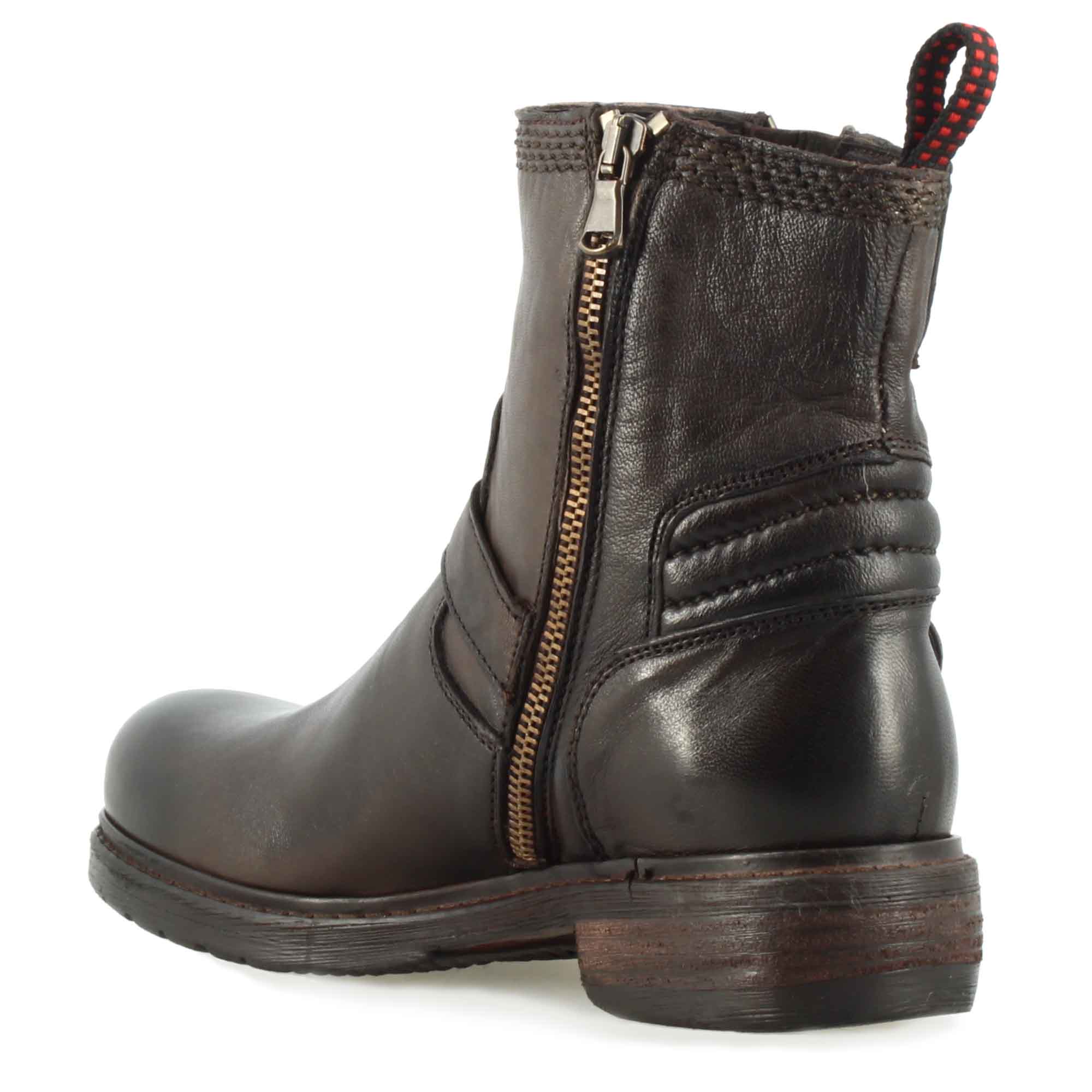 Stivaletto da donna con doppia fibbia in vera pelle colore marrone scuro - Image 3