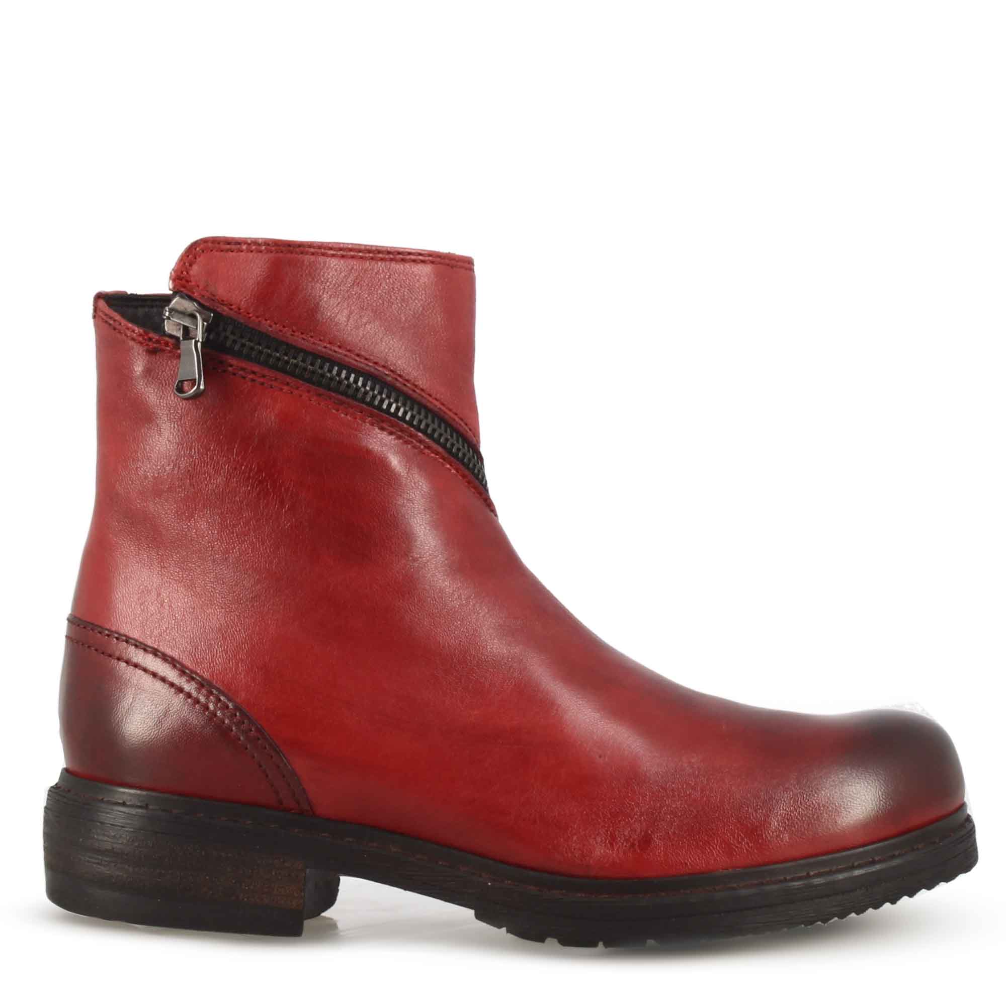 Stivaletto da donna in pelle colore rosso con cerniera asimmetrica - Image 3