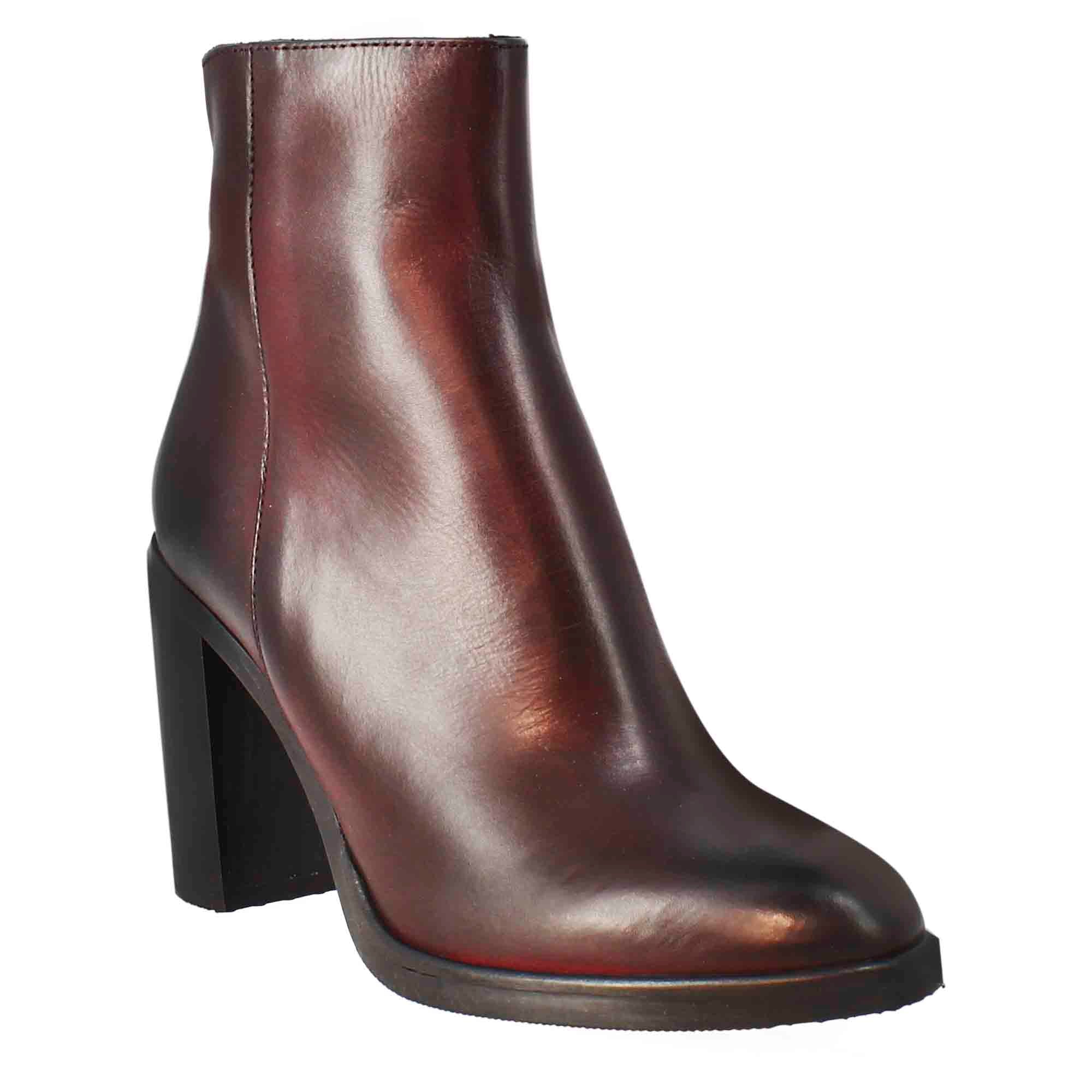 Stivaletto da donna liscio con tacco alto in pelle bordeaux