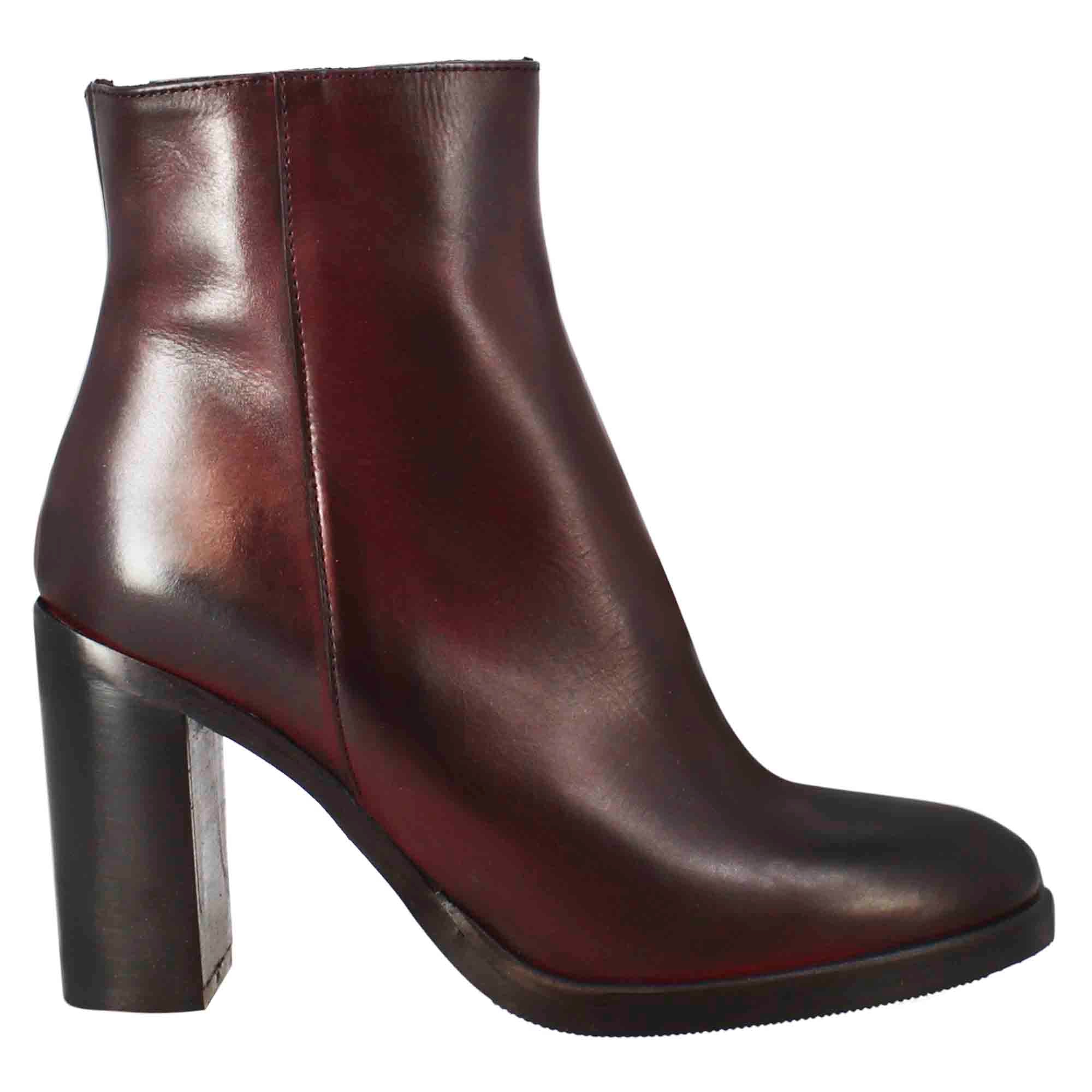 Stivaletto da donna liscio con tacco alto in pelle bordeaux - Image 2
