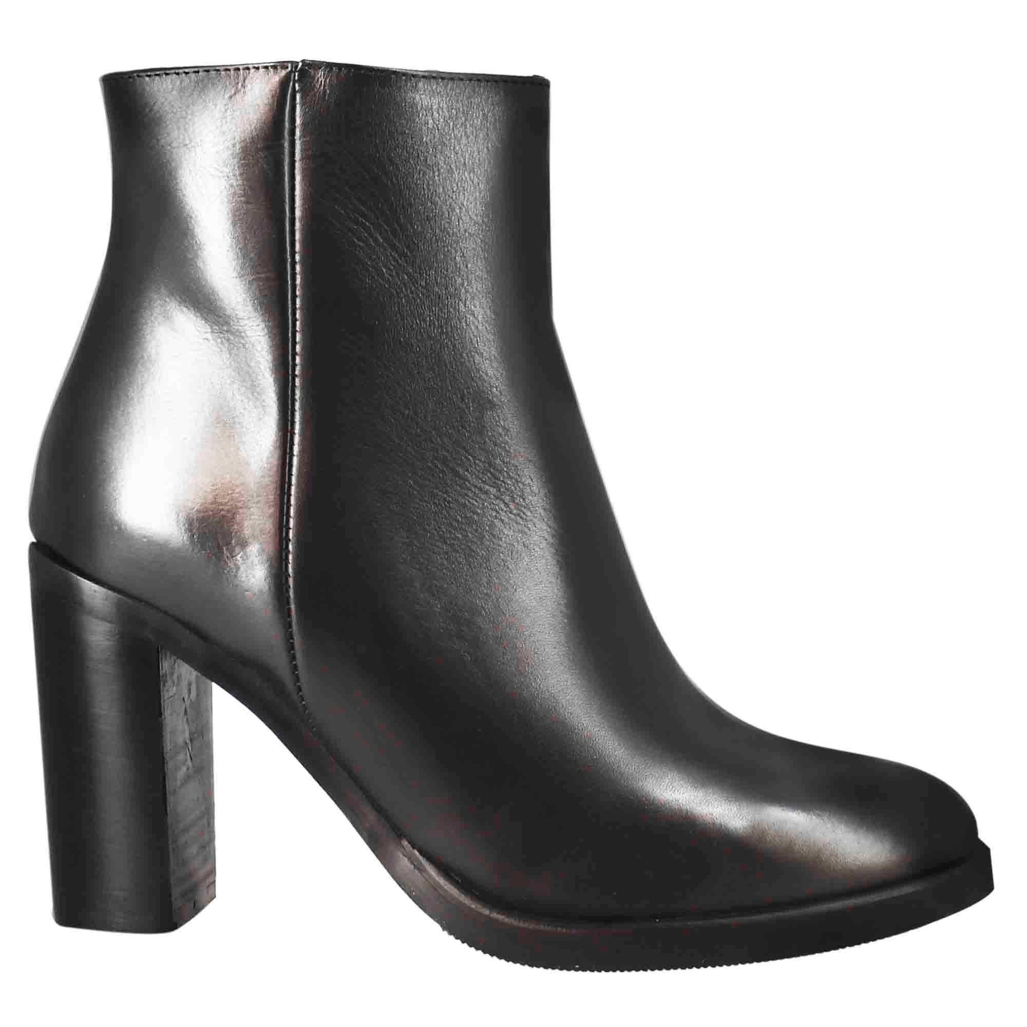 Stivaletto da donna liscio con tacco alto in pelle colore nero - Image 2