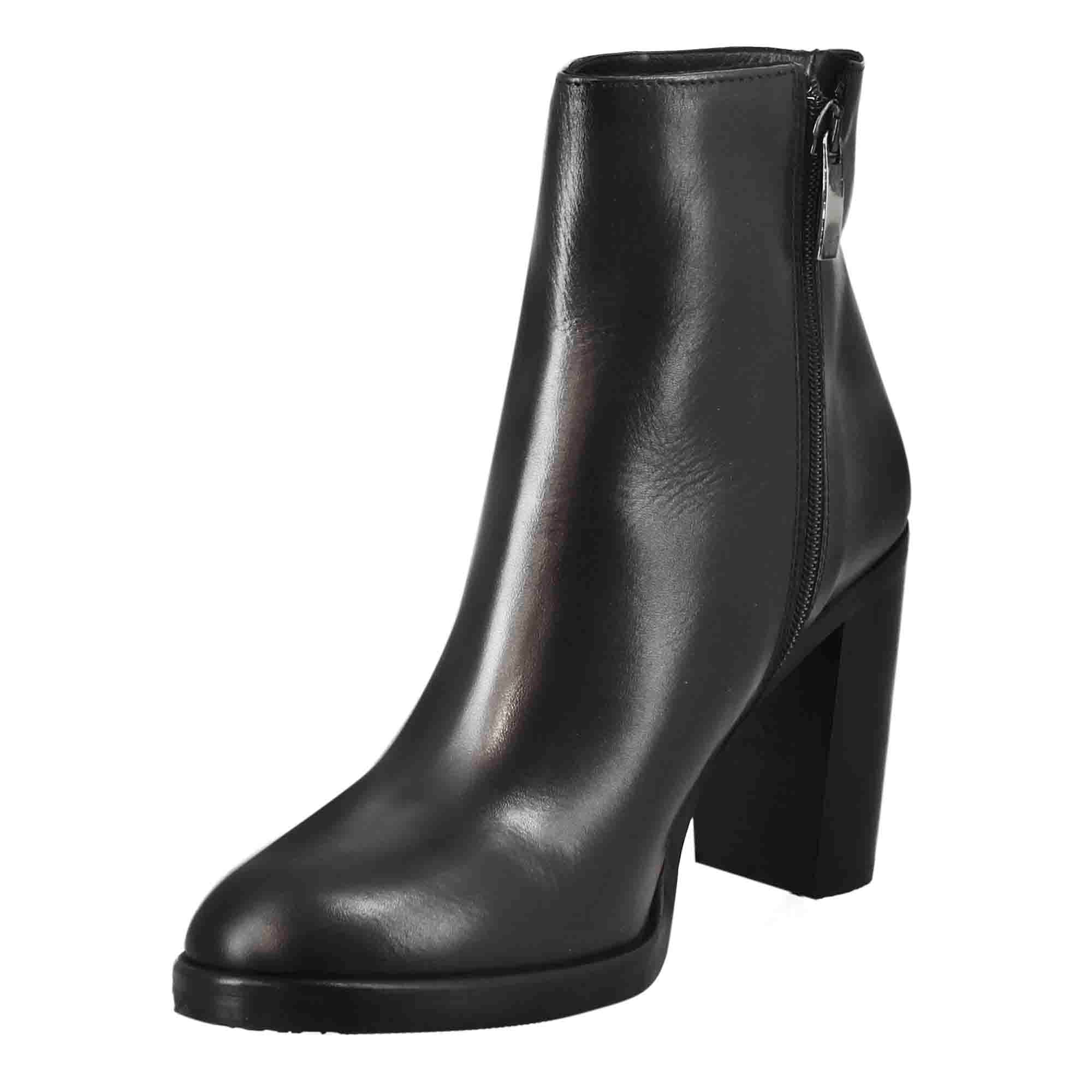 Stivaletto da donna liscio con tacco alto in pelle colore nero - Image 4