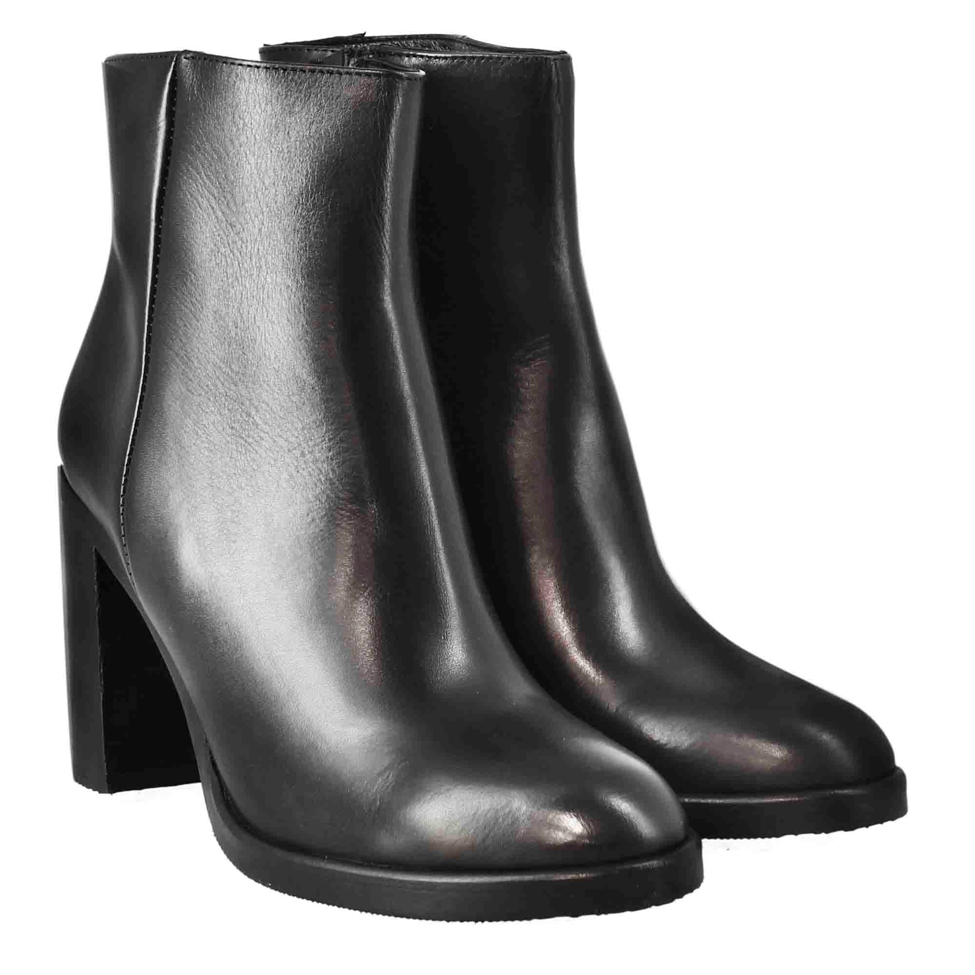 Stivaletto da donna liscio con tacco alto in pelle colore nero - Image 7