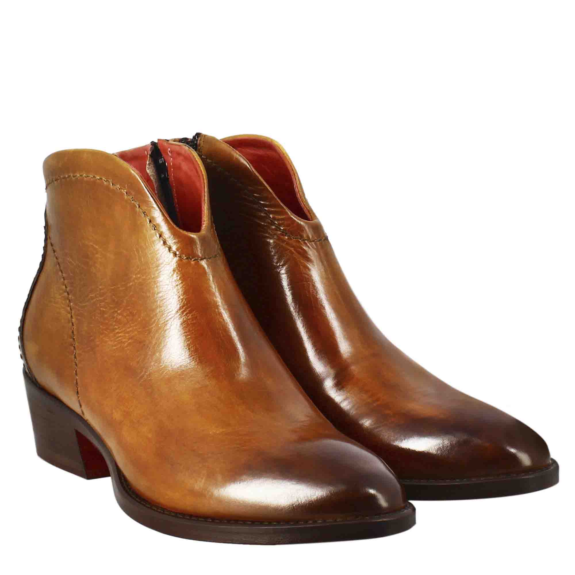 Stivaletto da donna liscio con tacco medio in pelle colore marrone chiaro - Image 7