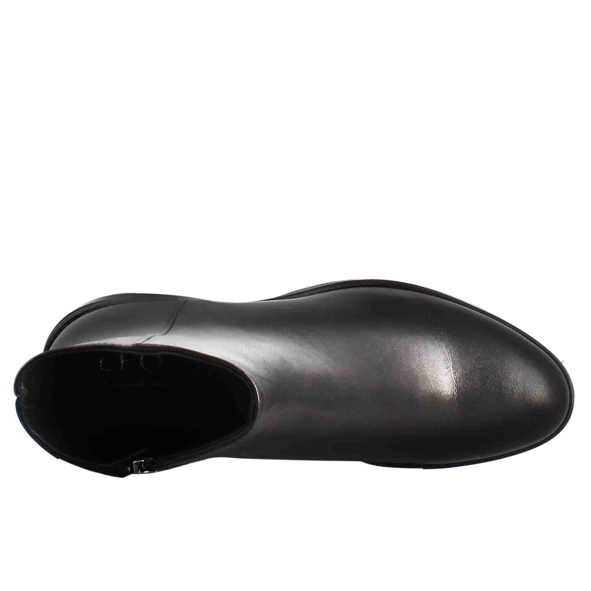Stivaletto da donna liscio con tacco medio in pelle colore nero - Image 5