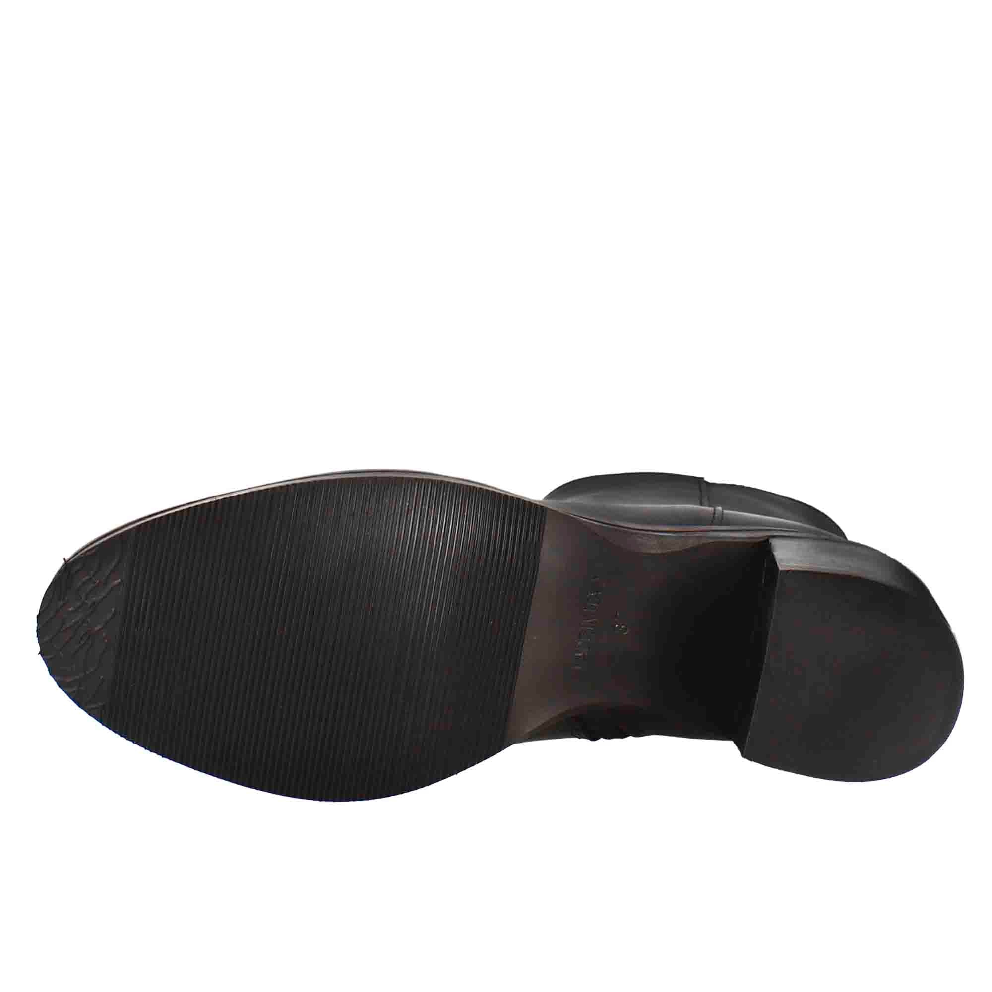 Stivaletto da donna liscio con tacco medio in pelle colore nero - Image 6