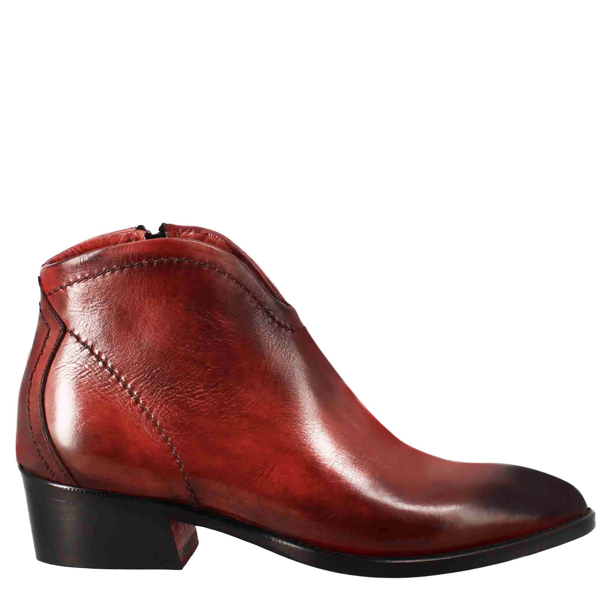 Stivaletto da donna liscio con tacco medio in pelle colore rosso - Image 2