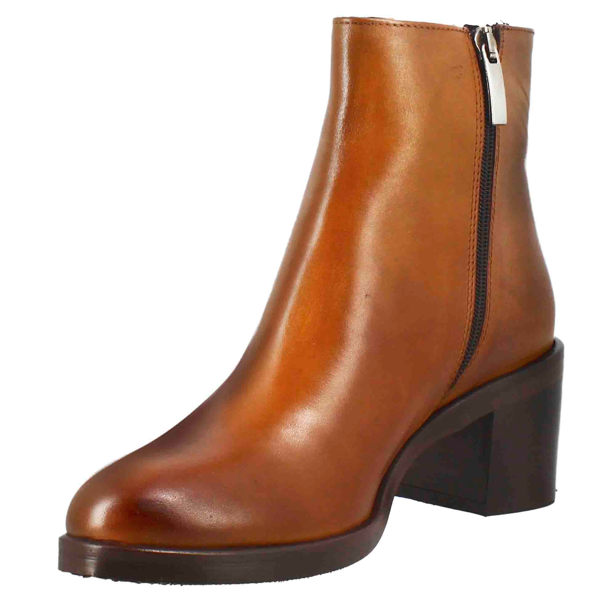 Stivaletto da donna liscio con tacco medio in pelle marrone - Image 4