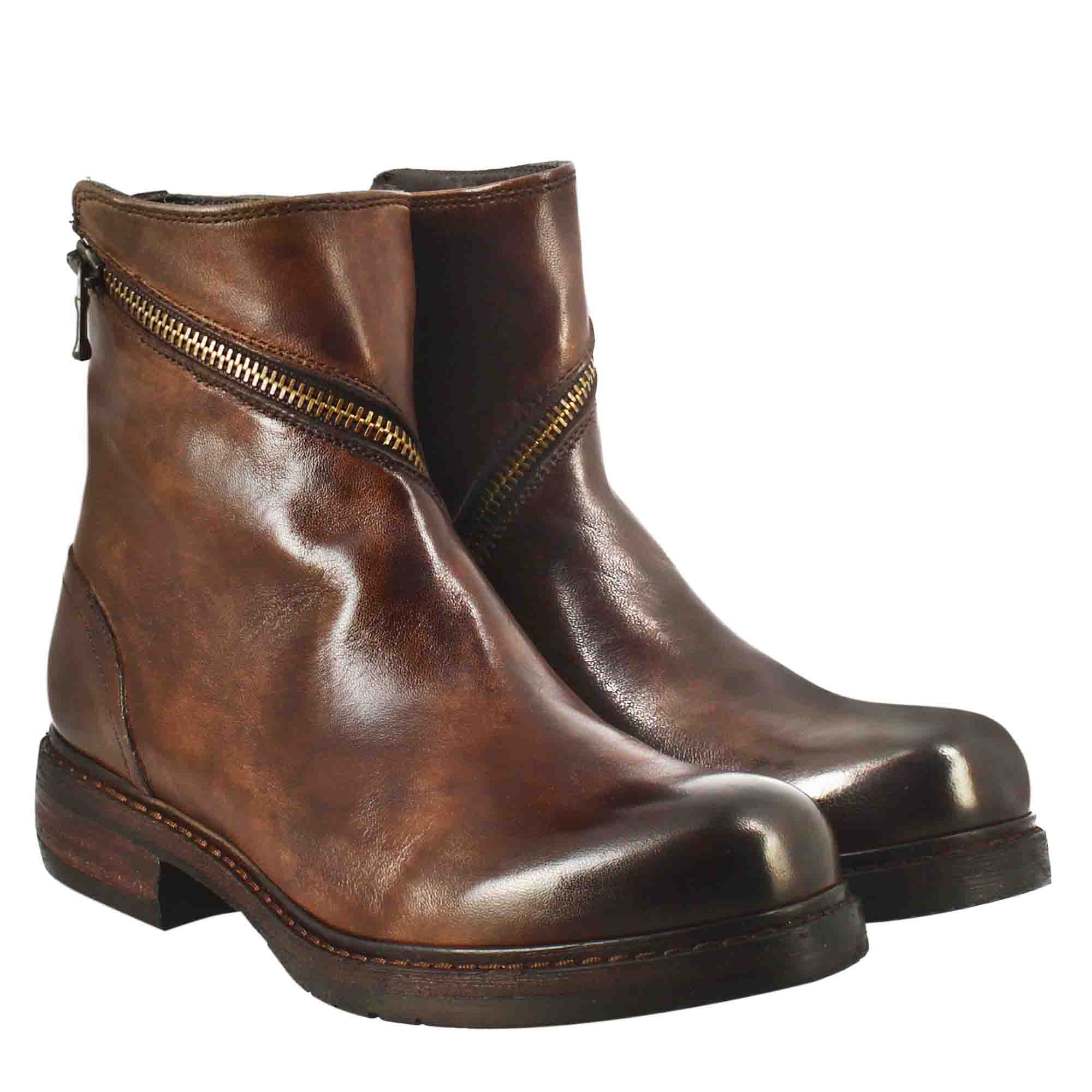 Stivaletto da donna in pelle lavata colore marrone con zip diagonale - Image 7