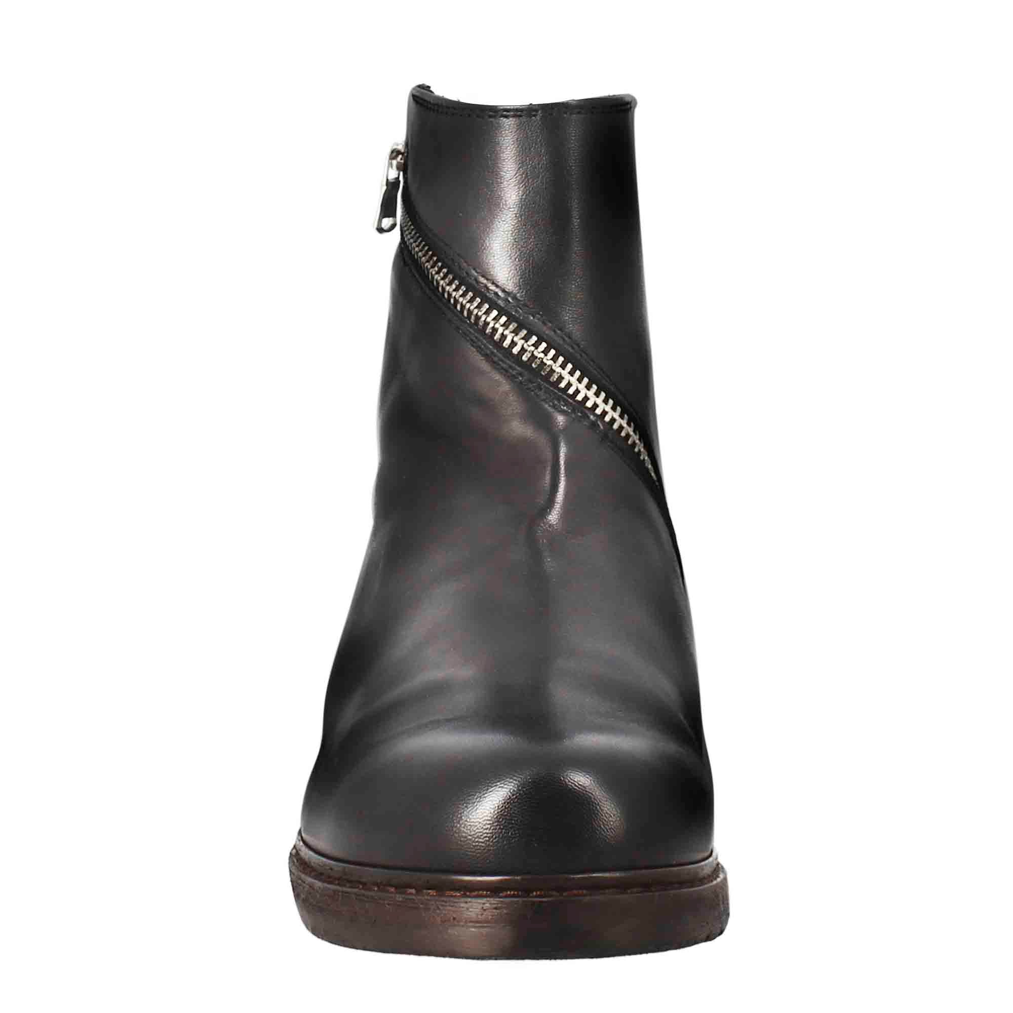 Stivaletto paupa da donna in pelle lavata colore nero con zip diagonale - Image 3