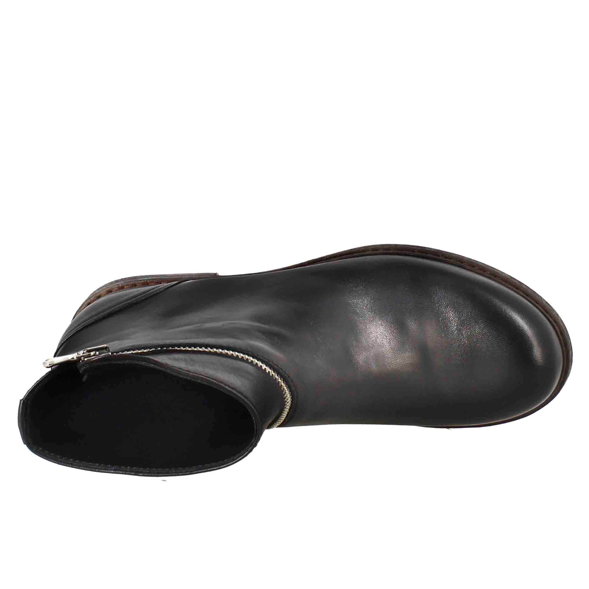 Stivaletto paupa da donna in pelle lavata colore nero con zip diagonale - Image 5