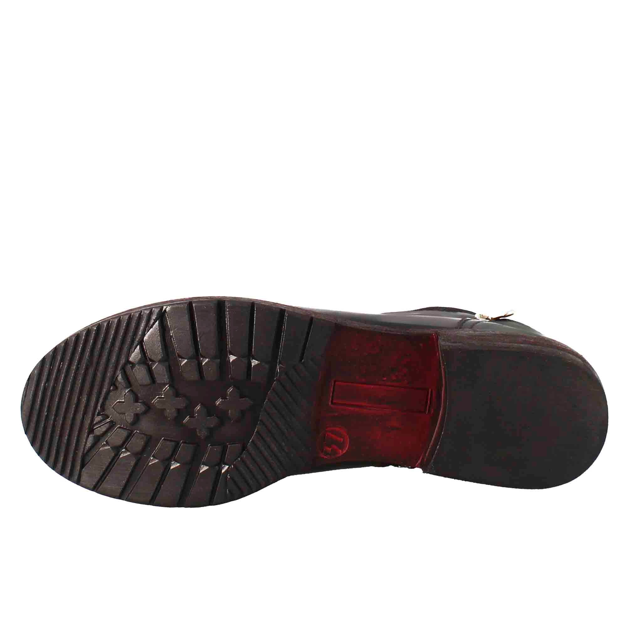 Stivaletto paupa da donna in pelle lavata colore nero con zip diagonale - Image 6