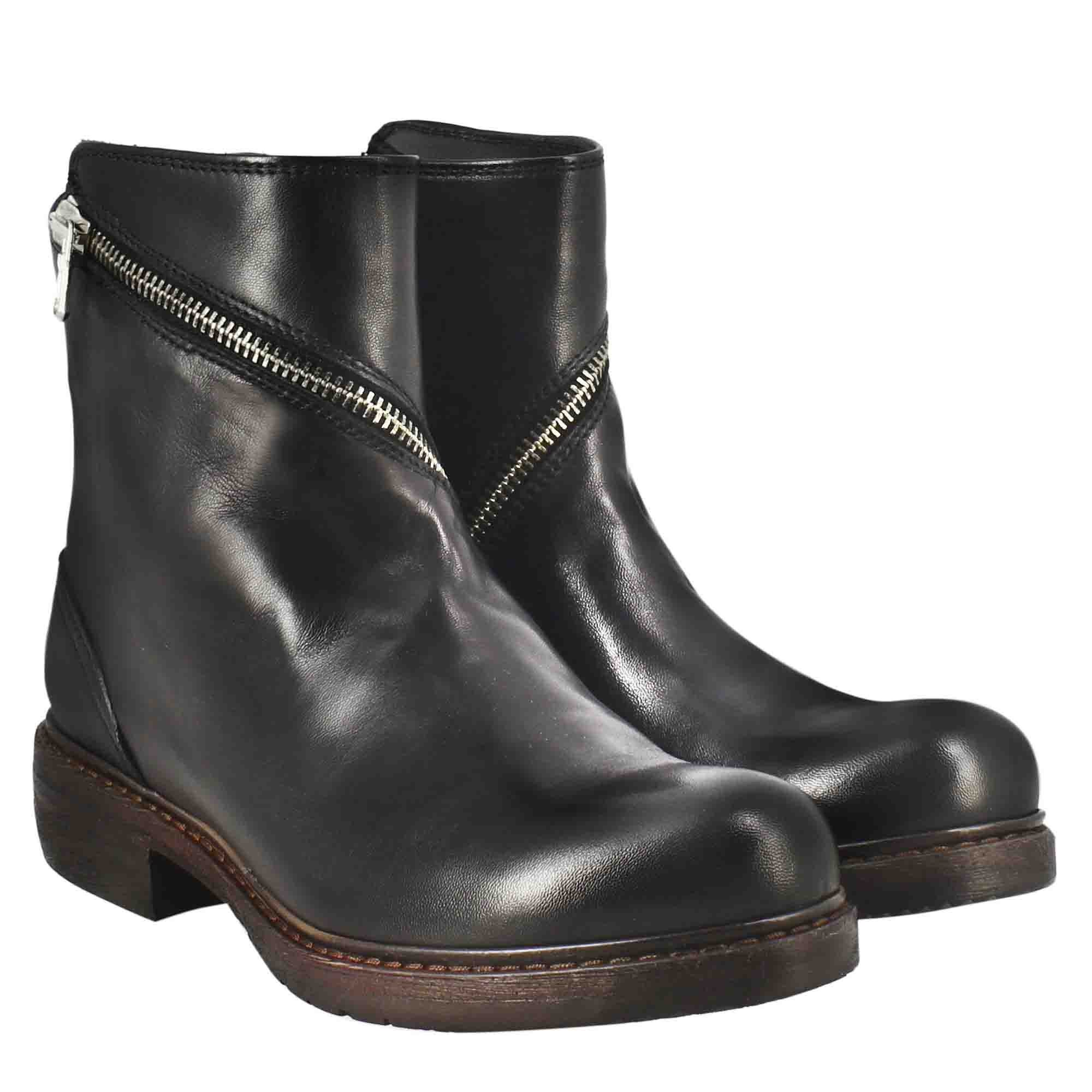 Stivaletto paupa da donna in pelle lavata colore nero con zip diagonale - Image 7