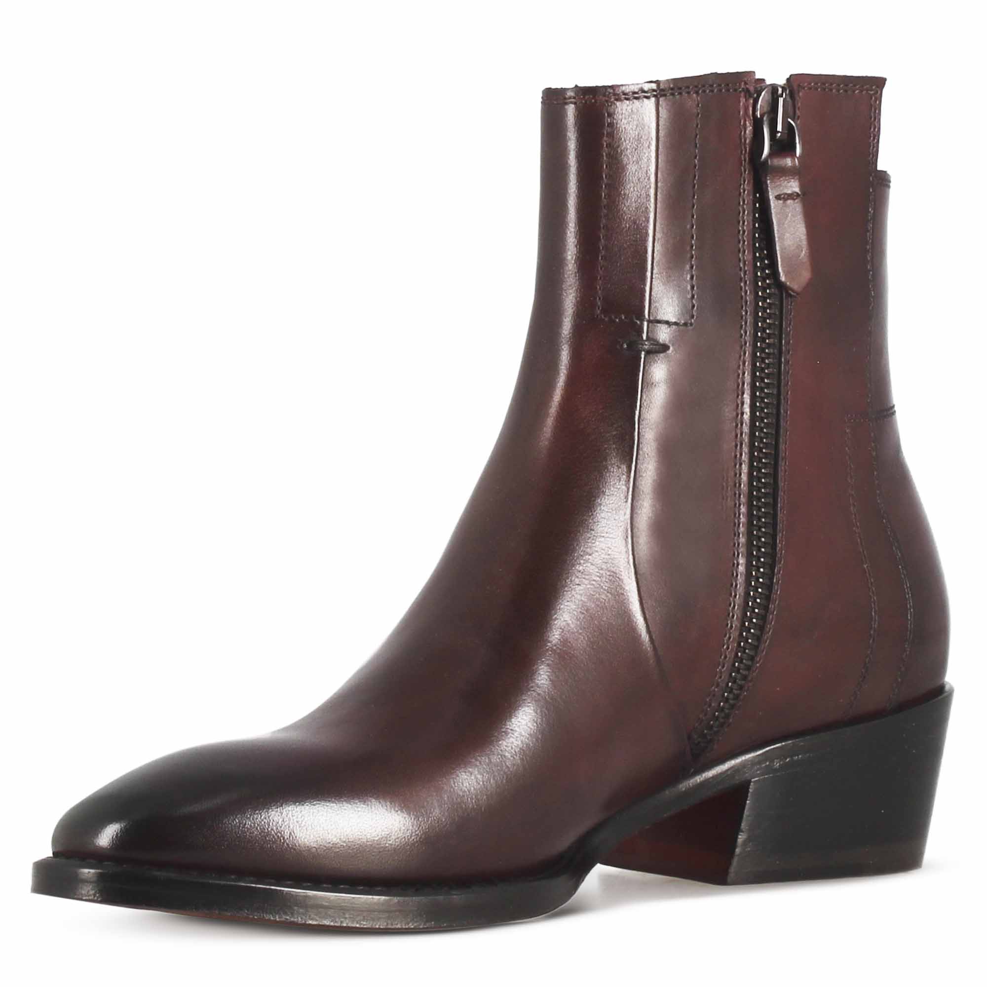 Stivaletto stile texano asimmetrico da donna in pelle colore bordeaux - Image 3
