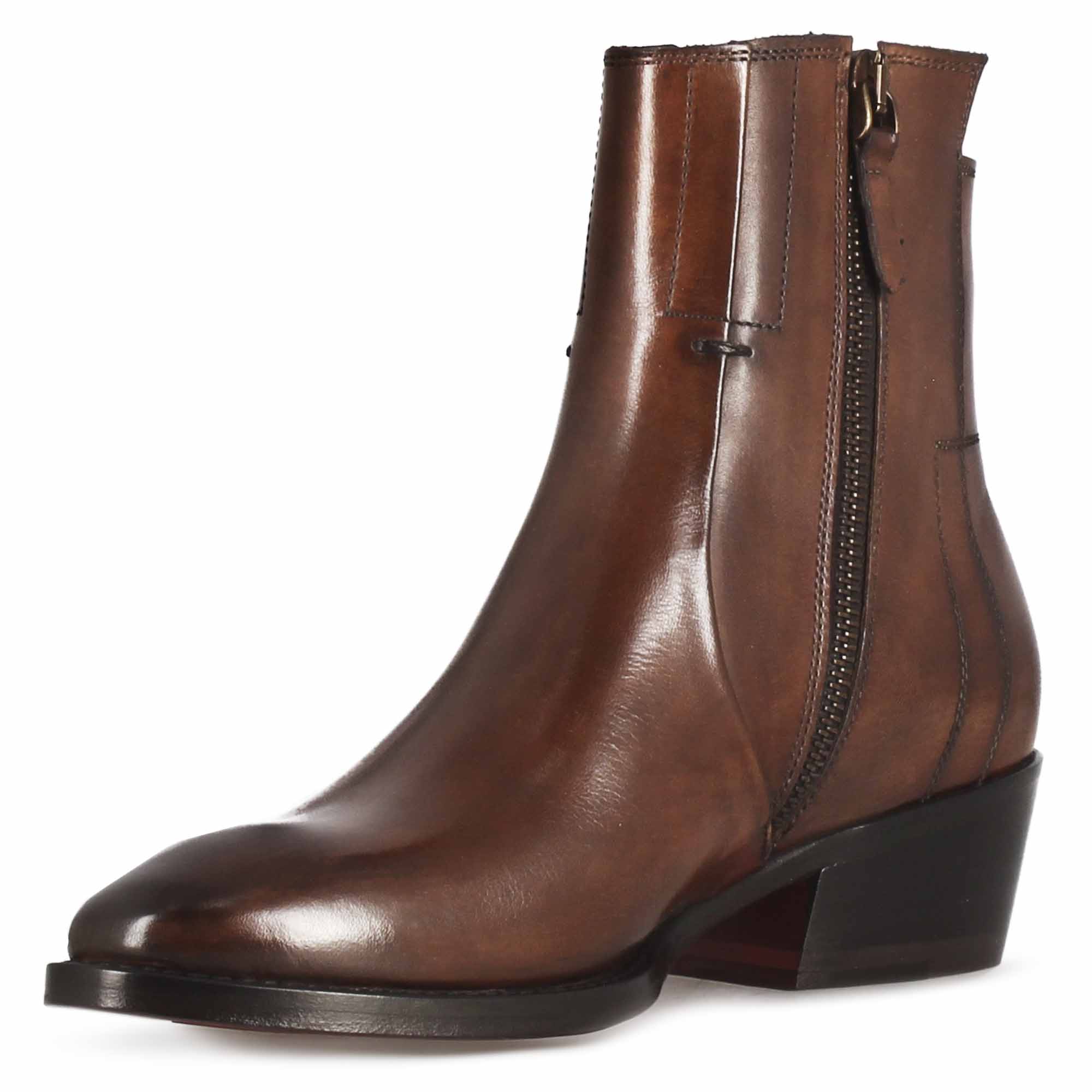 Stivaletto stile texano asimmetrico da donna in pelle colore marrone - Image 3
